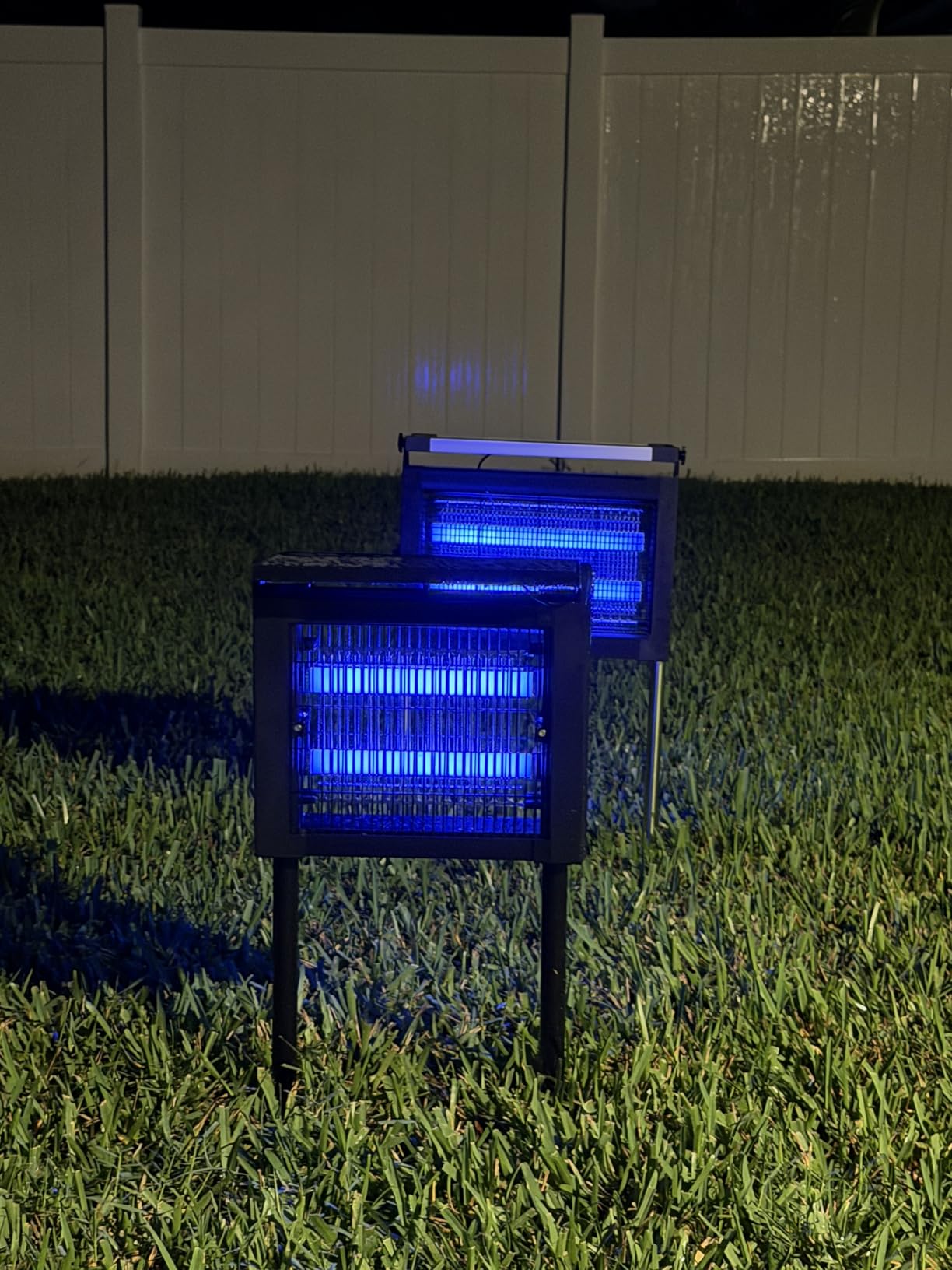 Solar Bug Zapper Outdoor, 4500V Mosquito Zapper Waterproof with Panel Sensor Electric Fly Zapper Rechargeable Mosquito Killer with 10FT Extension Cord, Fly Trap Ideal for Patio, Backyard, Camping customer photo 1