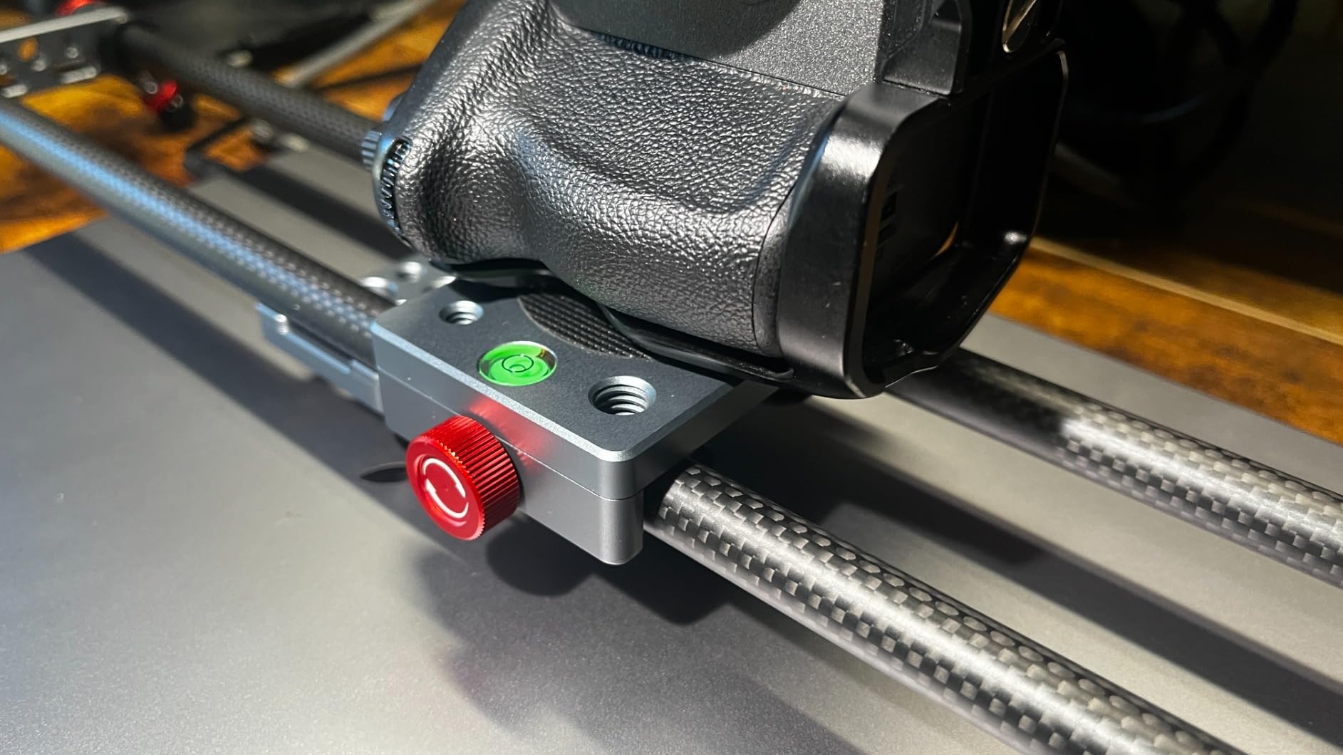 NEEWER 16in/40cm Carbon Fiber Camera Slider with 360 Ball Head/Phone Clamp, Dolly Rail Track with 4 Bearings & Adjustable Legs, CS1M customer photo 1