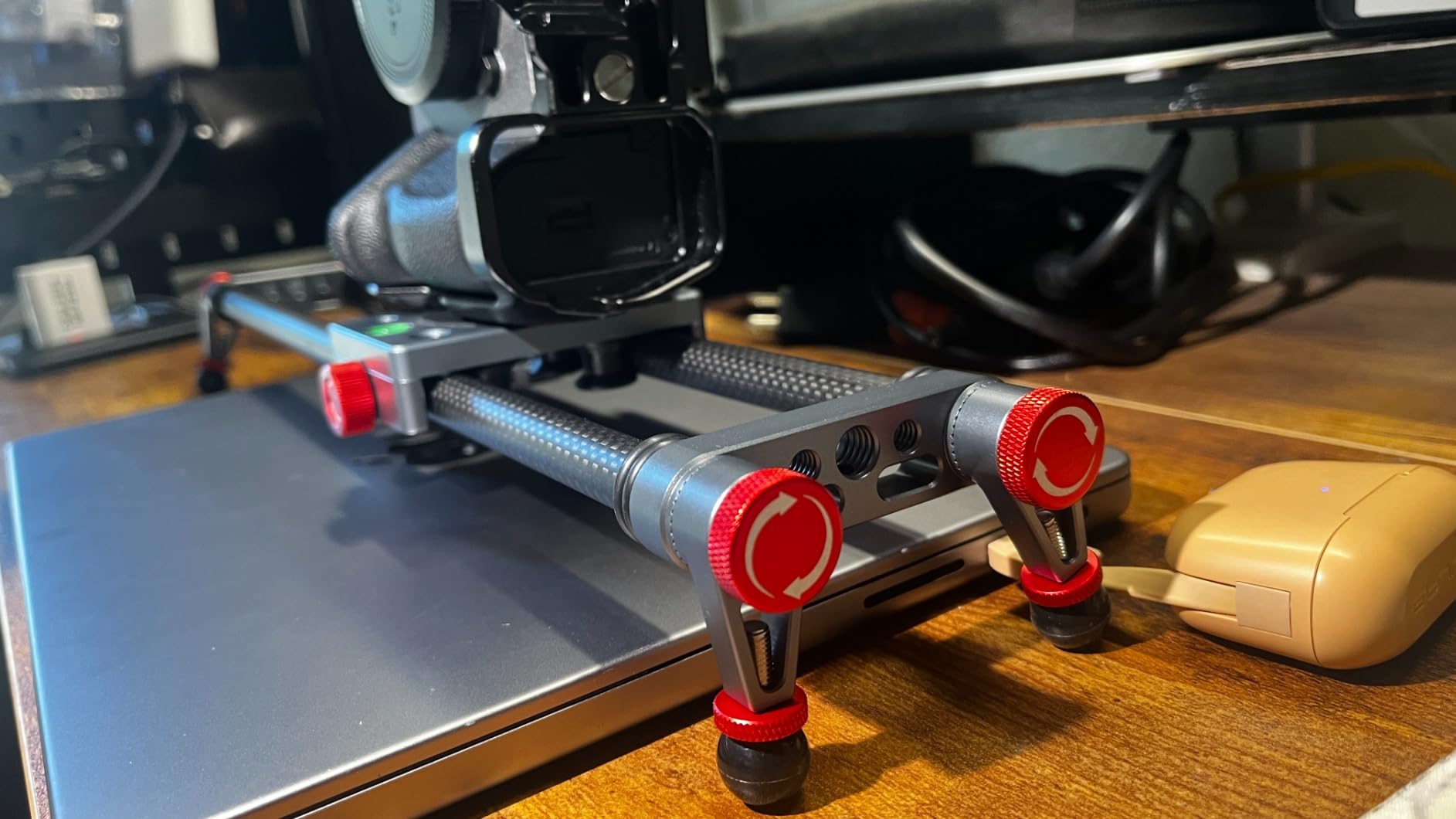 NEEWER 16in/40cm Carbon Fiber Camera Slider with 360 Ball Head/Phone Clamp, Dolly Rail Track with 4 Bearings & Adjustable Legs, CS1M customer photo 2