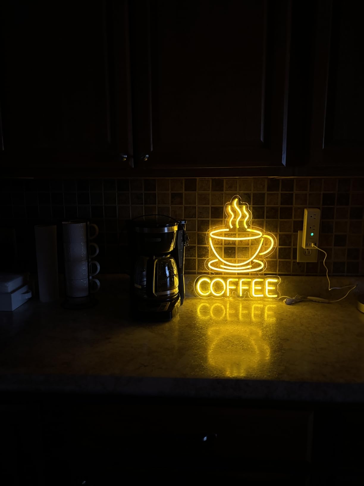 Basaneon Happy Hour Neon Sign Dimmable Led Happy Hour Neon Bar Signs for Home Bar, USB Powered Bright Cocktails Happy Hour Neon Signs for Wall Decor Bar Pub Man Cave Party Art Decor(14.1*12.5inches) customer photo 2
