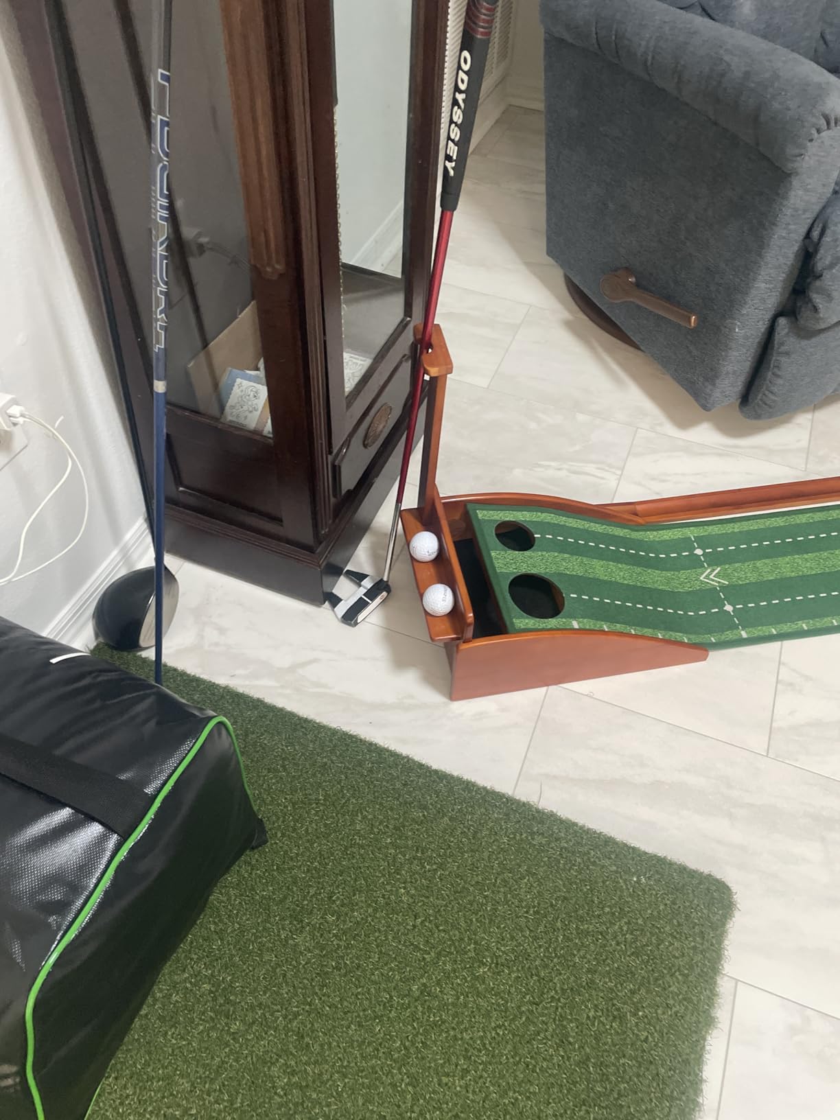 Golfguru Putting Green, 9.8ft Golf Putting Mat with Automatic Ball Return Track & Putting Mirror, Indoor Putting Greens for Home with Thickened Wrinkle-Free Crystal Velvet, Golf Accessories for Men customer photo 2