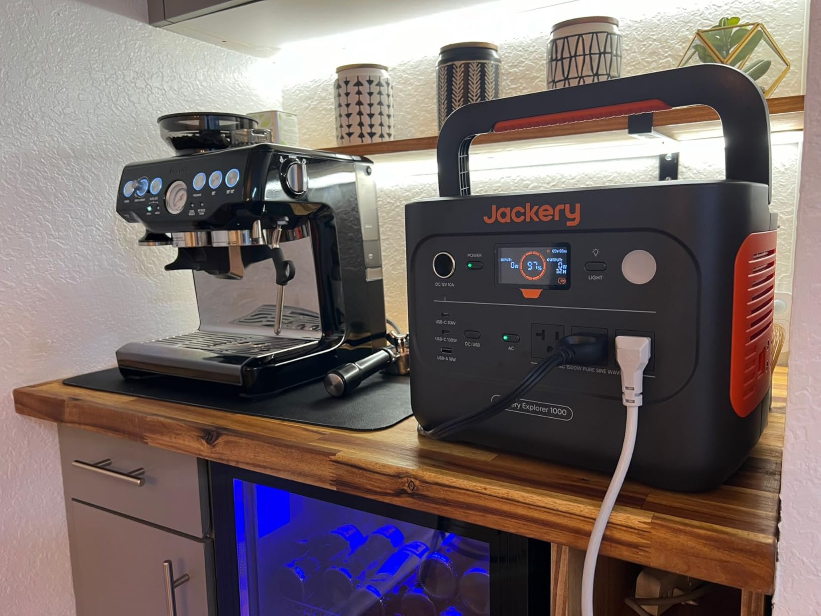 Jackery Explorer 1000 v2 Portable Power Station,1070Wh LiFePO4 Battery,1500W AC/100W USB-C Output, 1 Hr Fast Charge, Solar Generator for Camping,Emergency, RV, Off-Grid Living(Solar Panel Optional) customer photo 1