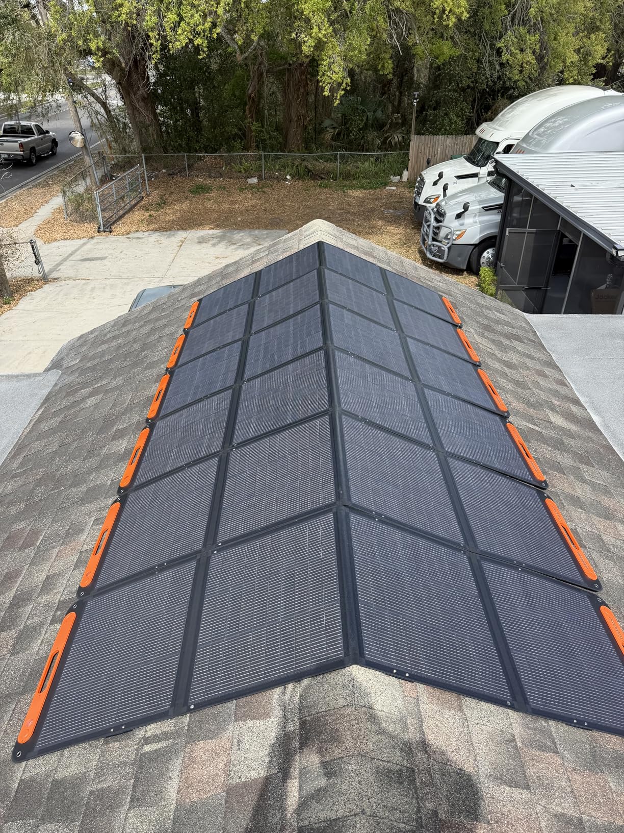 Jackery SolarSaga 200W Portable Solar Panel, IP68 Foldable Bifacial Solar Panels, Compatible with Jackery Explorer Power Station and Solar Generator customer photo 2