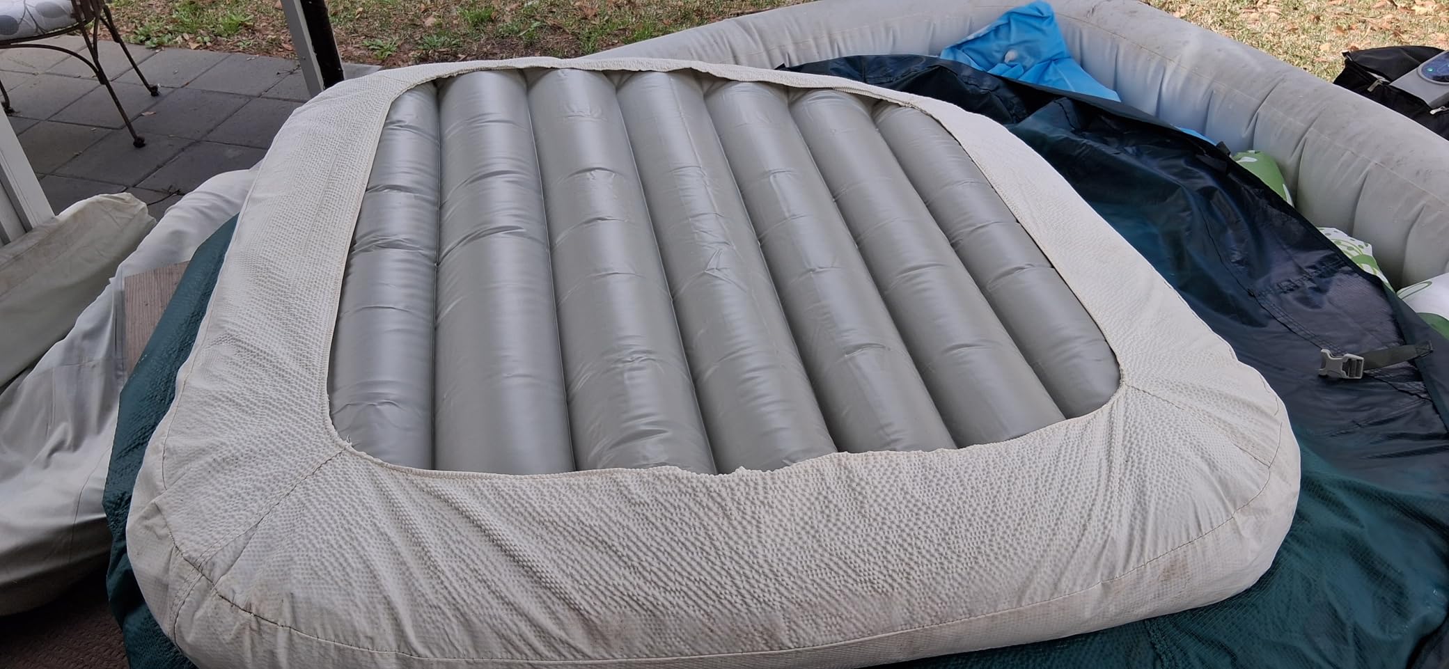 Ketofa Inflatable Hot Tub Cover for Square Hot Tub Spa Cushion Support, Universal 57x57in Inflatable Cover Square Top Lid, Dustproof Rainproof Insulated Energy Saving Lid，Spa Covers for Hot Tub customer photo 2