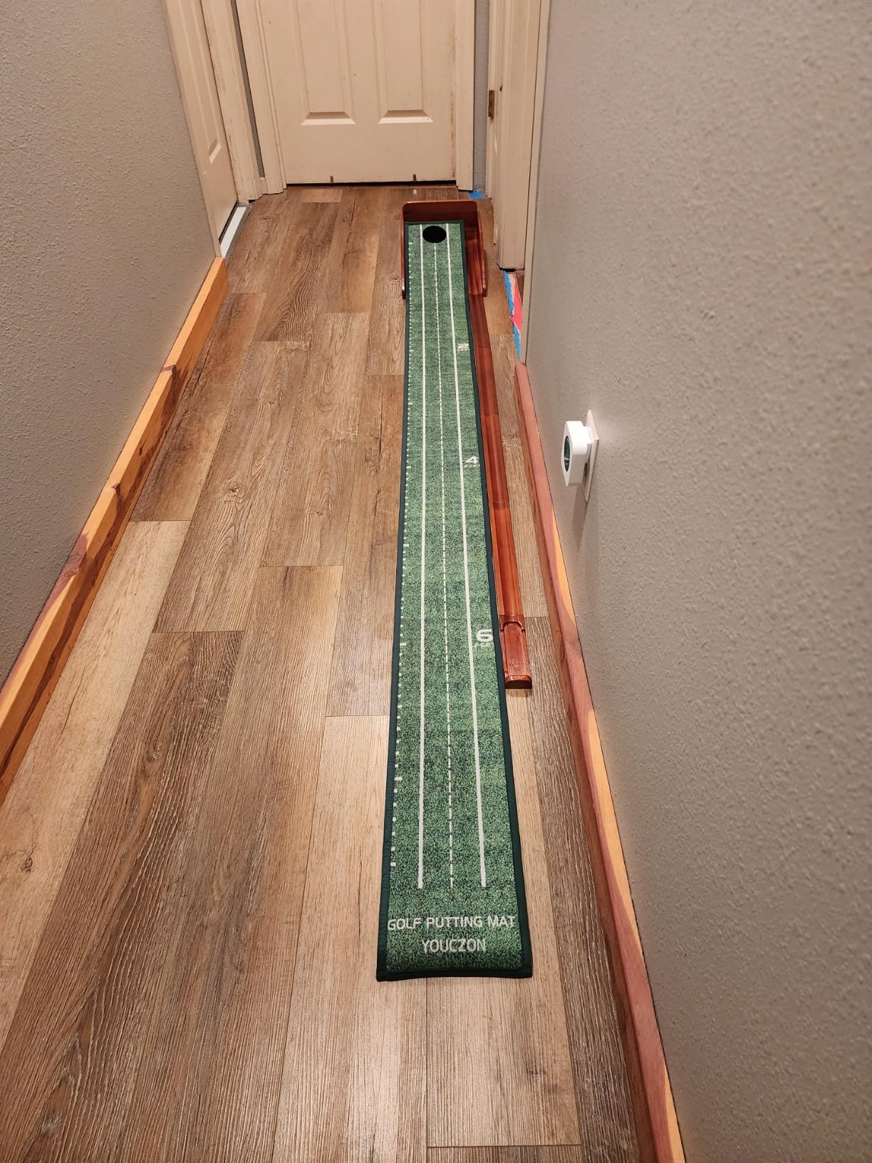 YOUCZON Putting Green Indoor,Golf Putting Mat with Auto Ball Return,Premium Crystal Velvet Surface, Practice Putting mat, Perfect Training Aid & Gift for Golf Lovers Christmas customer photo 2
