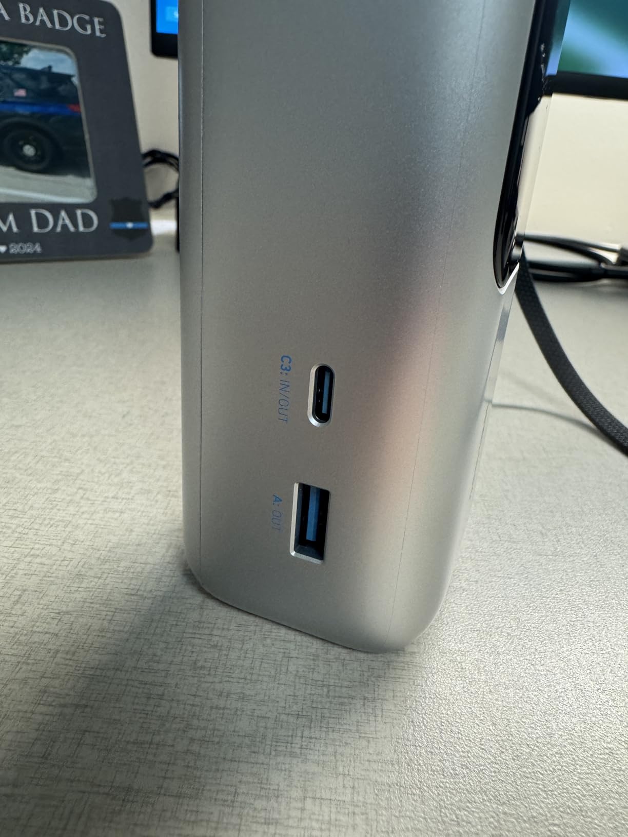 Anker Laptop Power Bank,25,000mAh Portable Charger with 165W Total Output,3 USB-C Ports (100W Max Each),Built-in Retractable Cables,Flight-Ready,for iPhone 17/16 Series,MacBook,Samsung,and More customer photo 1