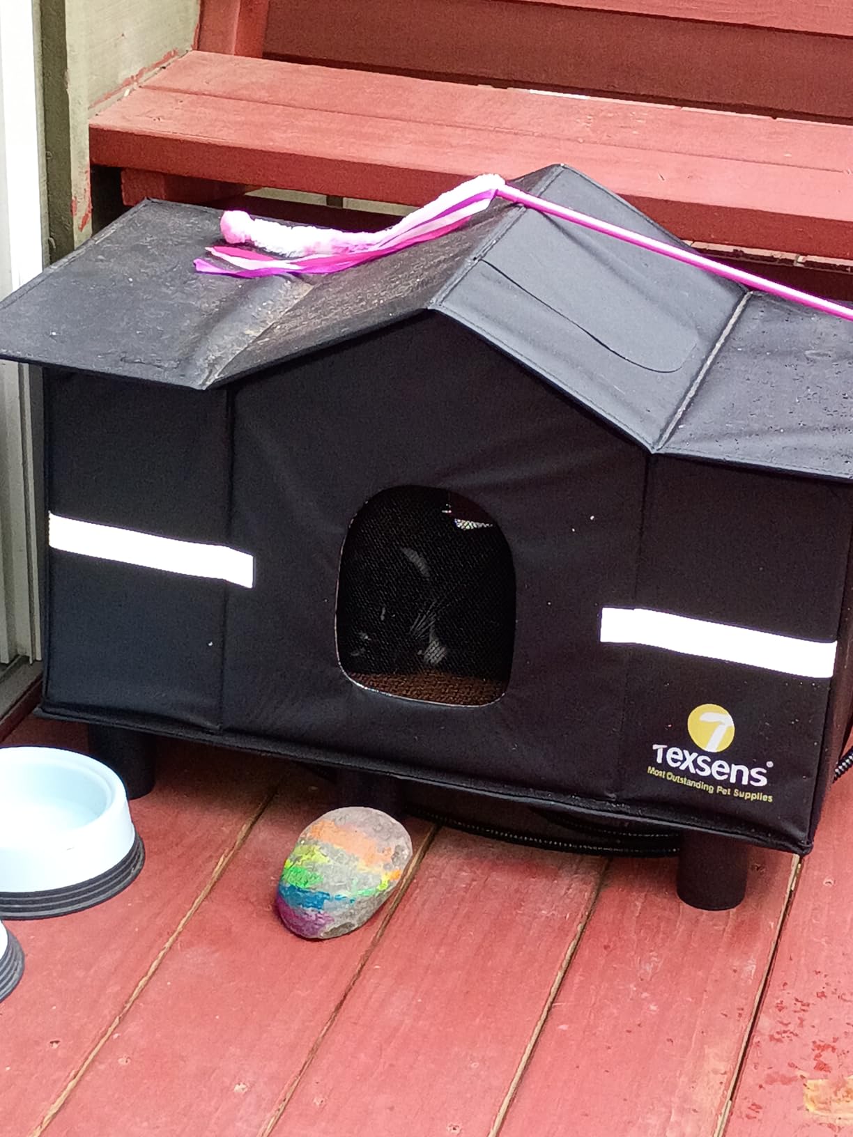Texsens Heated Cat House for Outside - Weatherproof Large Outdoor Cat Shelter with Roof Window & Cozy Cushion - Ideal for Stray/Feral Cats customer photo 1