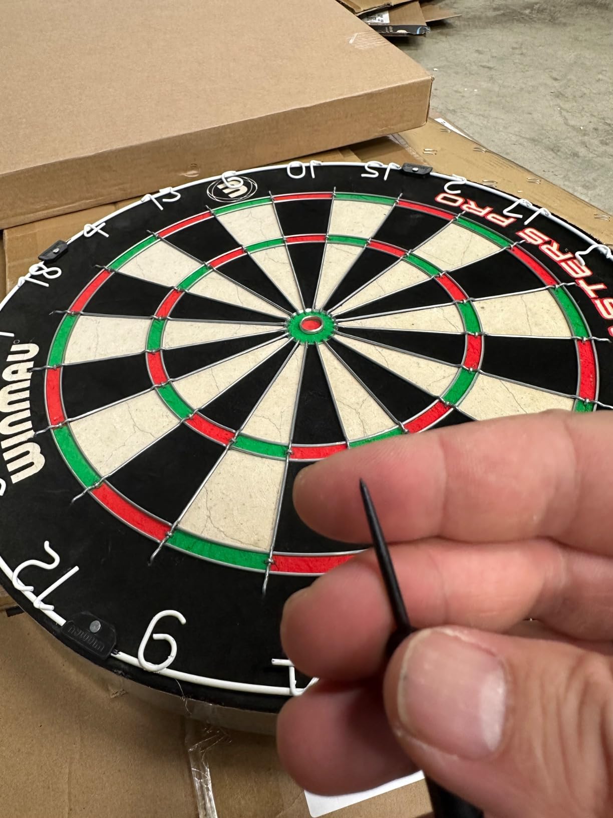 Winmau Masters Pro Premium Bristle Dartboard Set - Includes Dart Board, Darts, Flights, Shafts and Oche Strip - Professional Steel Tip Darts & Dart Board for Adults customer photo 2