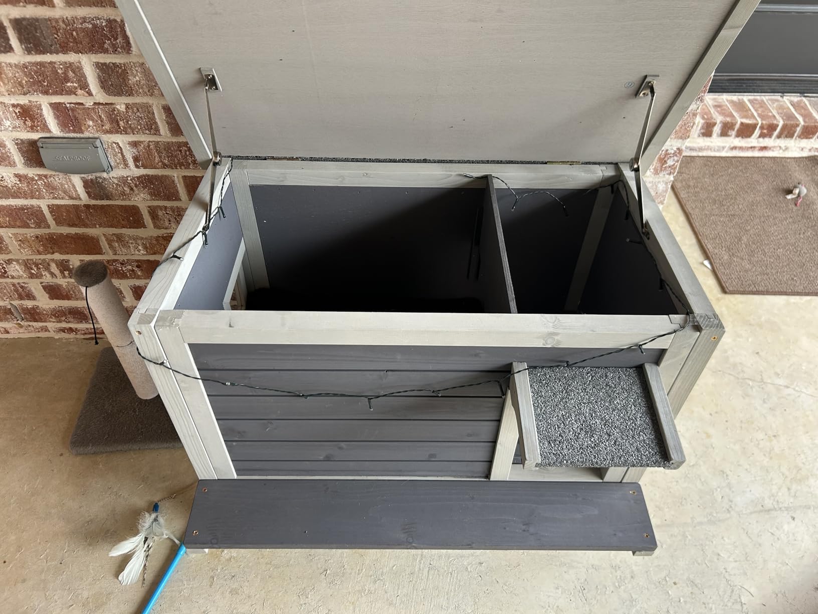 Winter-Proof Insulated Outdoor Cat House - Large Weatherproof Wooden Shelter for Feral & Stray Cats in All Seasons, Heated Cat Enclosure with Removable Roof & Elevated Floor customer photo 2