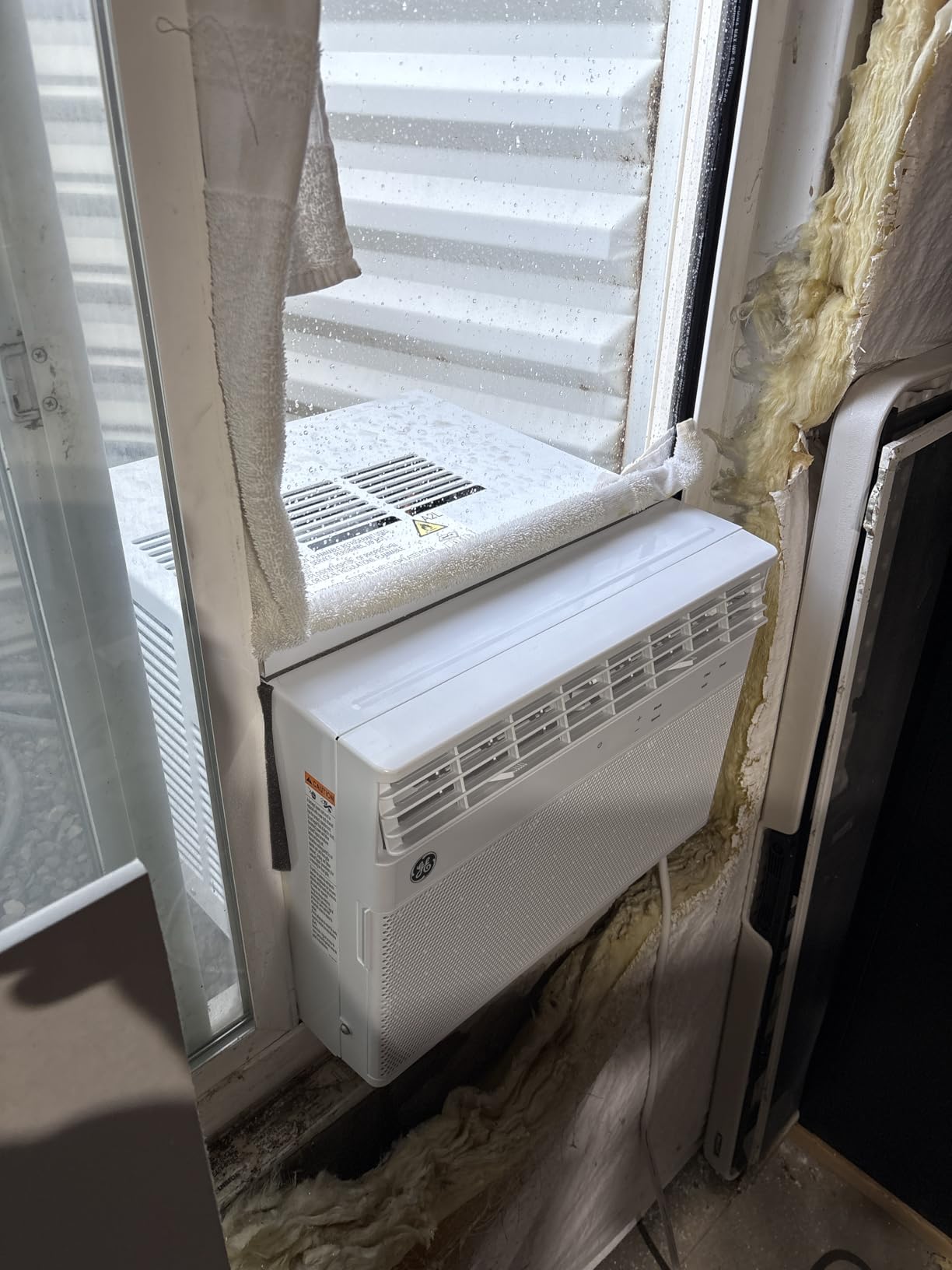 GE 8,000 BTU Smart Window Air Conditioner, Quiet & Energy Efficient Bedroom AC, 350 Sq Ft, Wi-Fi, Alexa/Google, EZ Install Kit, White customer photo 2