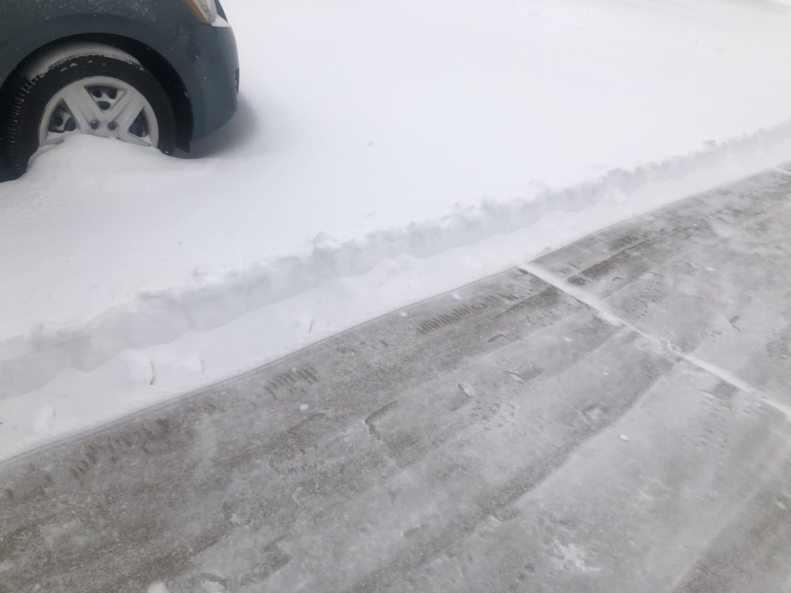 WORX Nitro 40V 12'' Cordless Snow Shovel, Electric Snow Thrower for 4-Car Driveway, Brushless Motor & 2 Speed Control, 2 x 4.0 Ah Batteries and Charger Included, WG460 customer photo 2