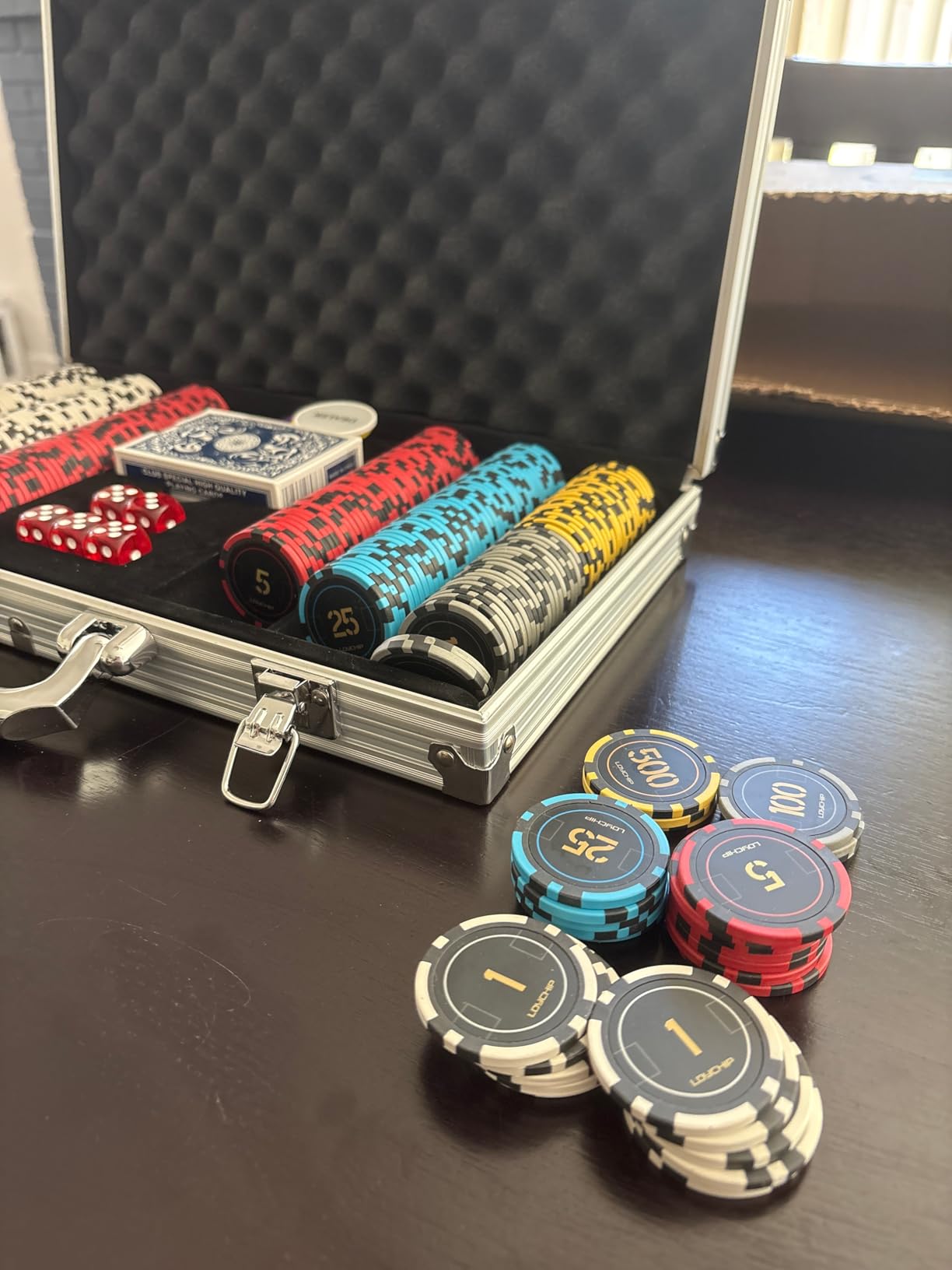 300 Piece Poker Chip Set with Denominations, 11.5g Numbered Chips with Aluminum Case, 2 Decks, Dealer Blind Buttons and 5 Dice for Texas Holden Blackjack Casino Gaming Night customer photo 2