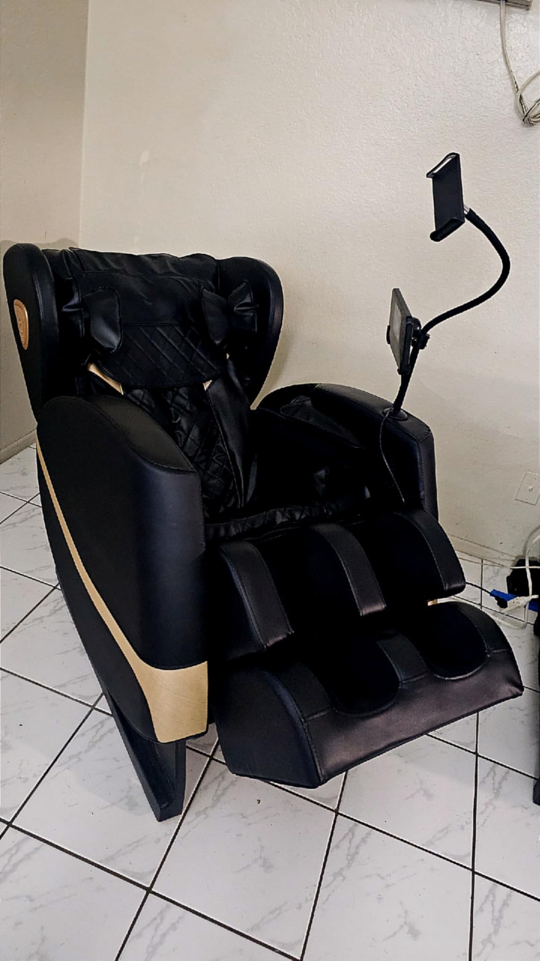 FURNIMAT 2026 Massage Chair Full Body, Zero Gravity Massage Chair with 10 Fix Rollers, Airbags, Heating, Foot Massage, Auto Modes, Bluetooth Speaker, Smart Screen Controller (Light Gray) customer photo 1