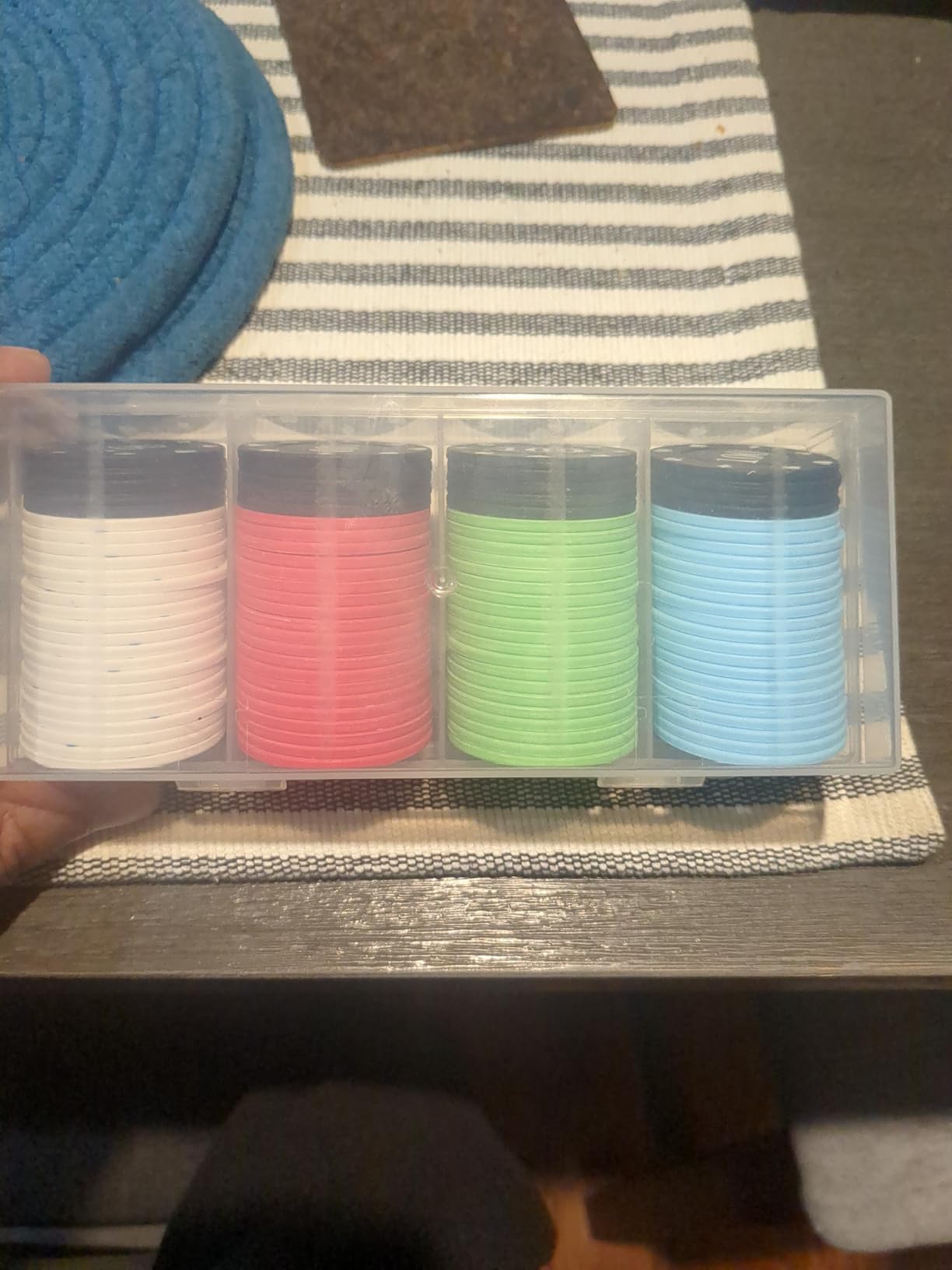 Plastic Poker Chips Set with Storage Box for Blackjack, Texas Hold'em, Night Poker Games customer photo 1