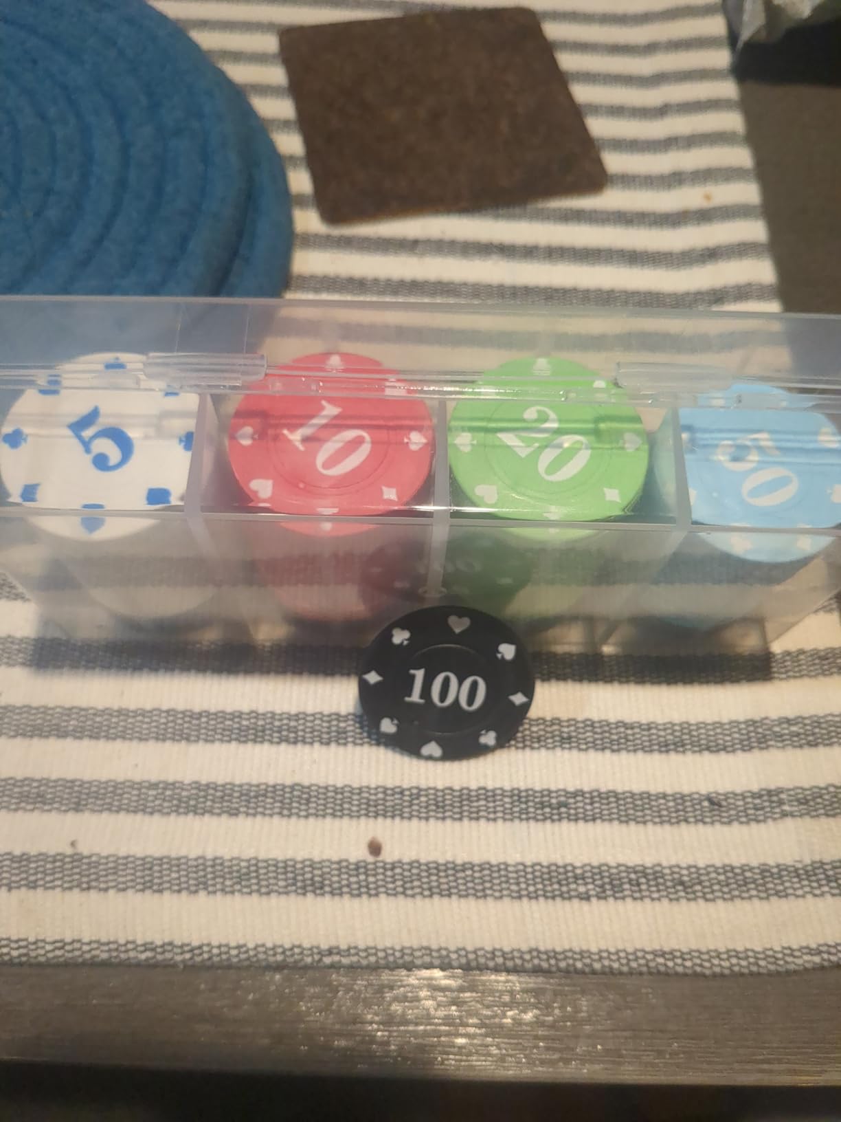 Plastic Poker Chips Set with Storage Box for Blackjack, Texas Hold'em, Night Poker Games customer photo 2