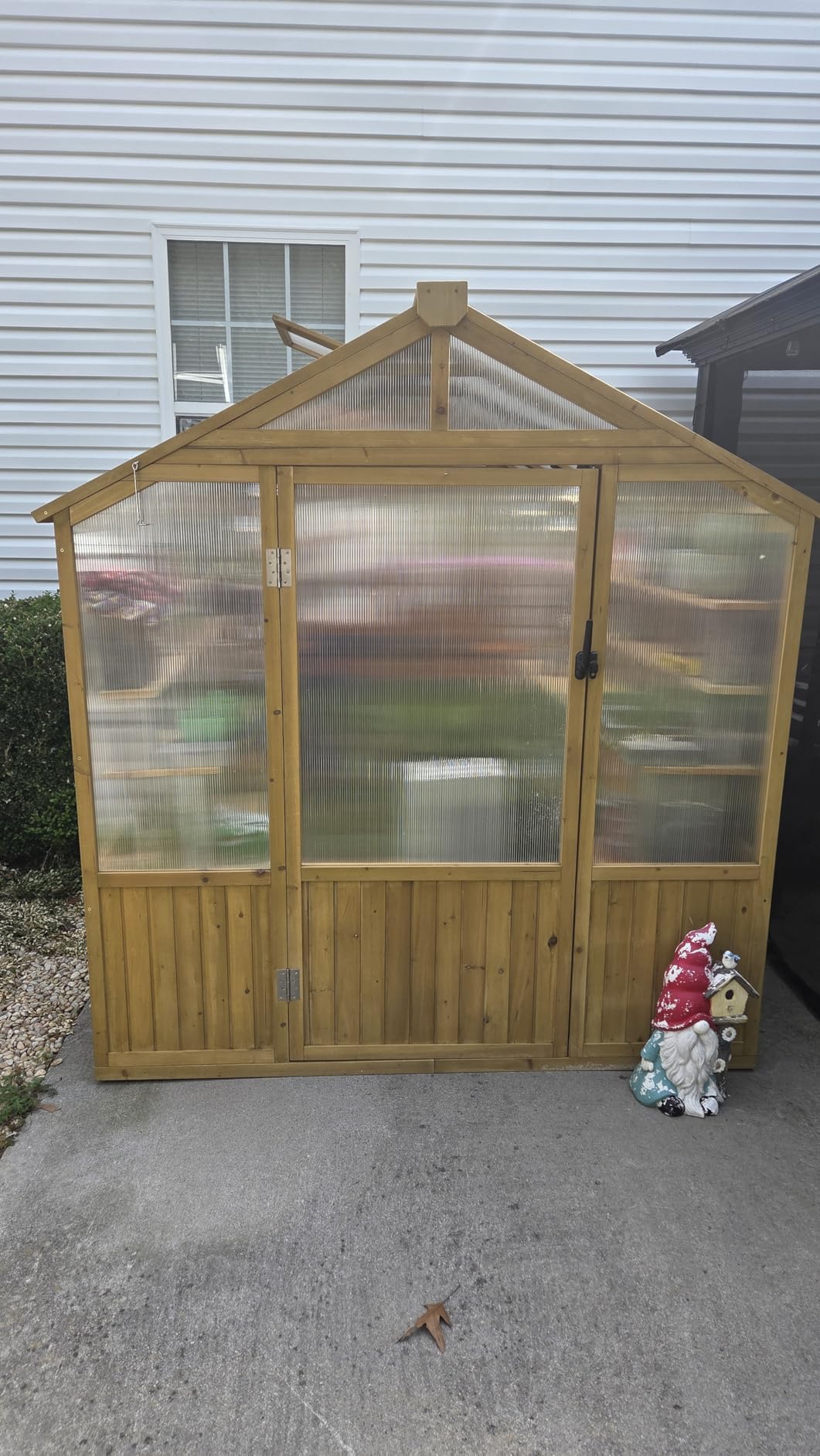 Jocisland 8x9.5x7.5 Ft Wooden Greenhouse, Pre-Assembled Solid Cedar Frame, Walk-in Design, Lockable Door, Adjustable Roof Vents, Polycarbonate Panels for Outdoor, Garden, Backyard customer photo 2
