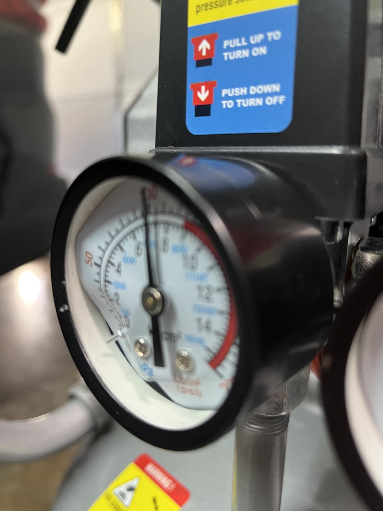VEVOR 13-Gallon Air Compressor, 2HP, 4.6 SCFM@90PSI, Oil-Free Tank, 66dB Quiet Operation, Ideal for Tire Inflation, Woodworking, Auto Repairs, and Spray Painting (Maximum Pressure 125 PSI) customer photo 1