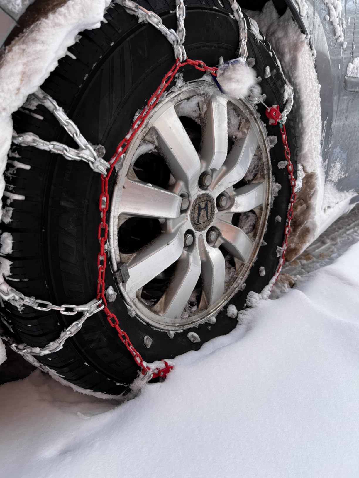 Snow Chains for Pickup Trucks, 2 Piece x 12mm, 1 Minute Quick Installation Tire Chains with Automatic Tensioner, Heavy-Duty Emergency Tire Traction Chain for Pickup Trucks and Off-Road SUVs (HYR-A) customer photo 1