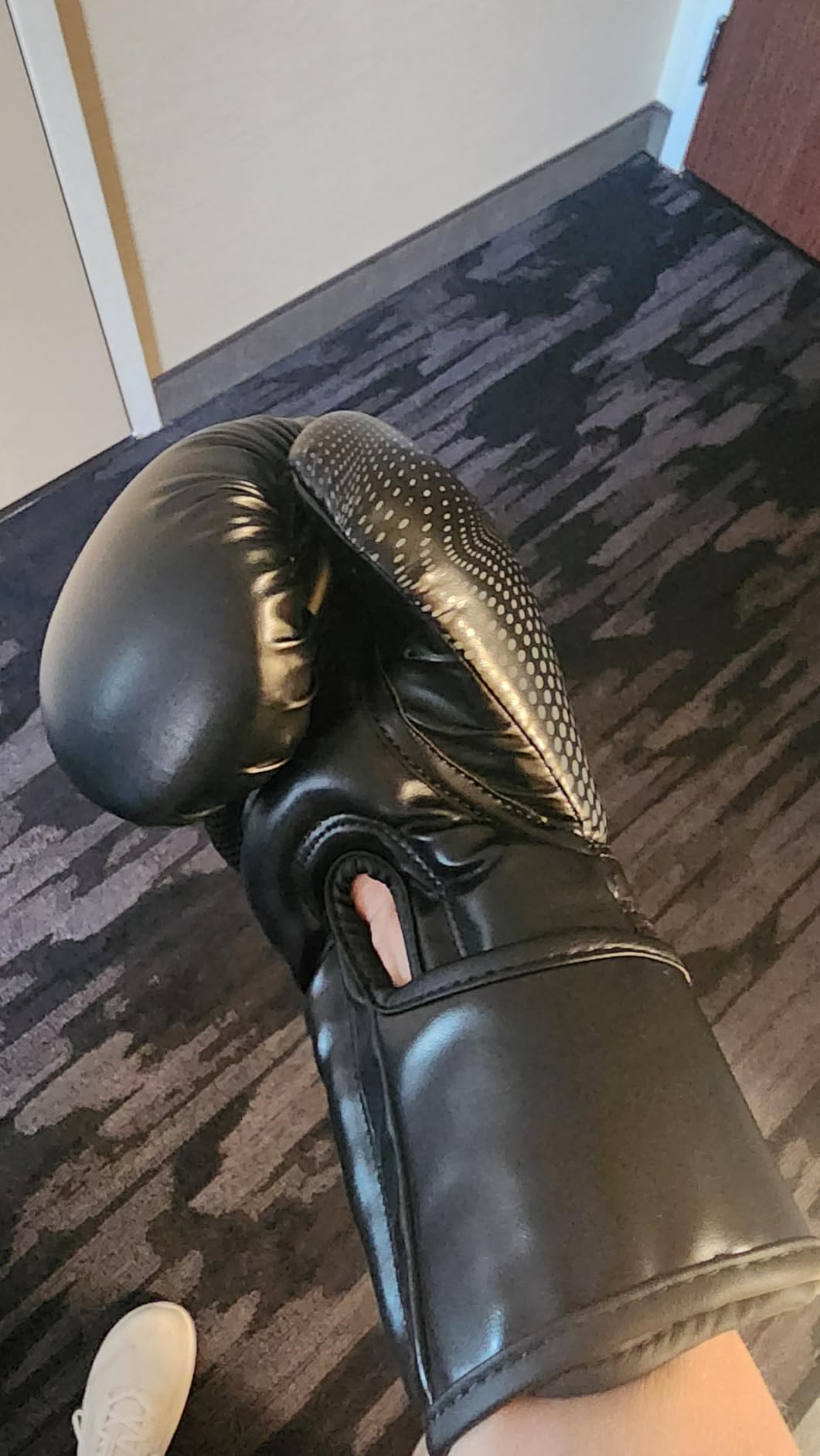 Amazon Basics Boxing Gloves for Men & Women, Sparring, Training, Muay Thai, Kickboxing, MMA customer photo 1