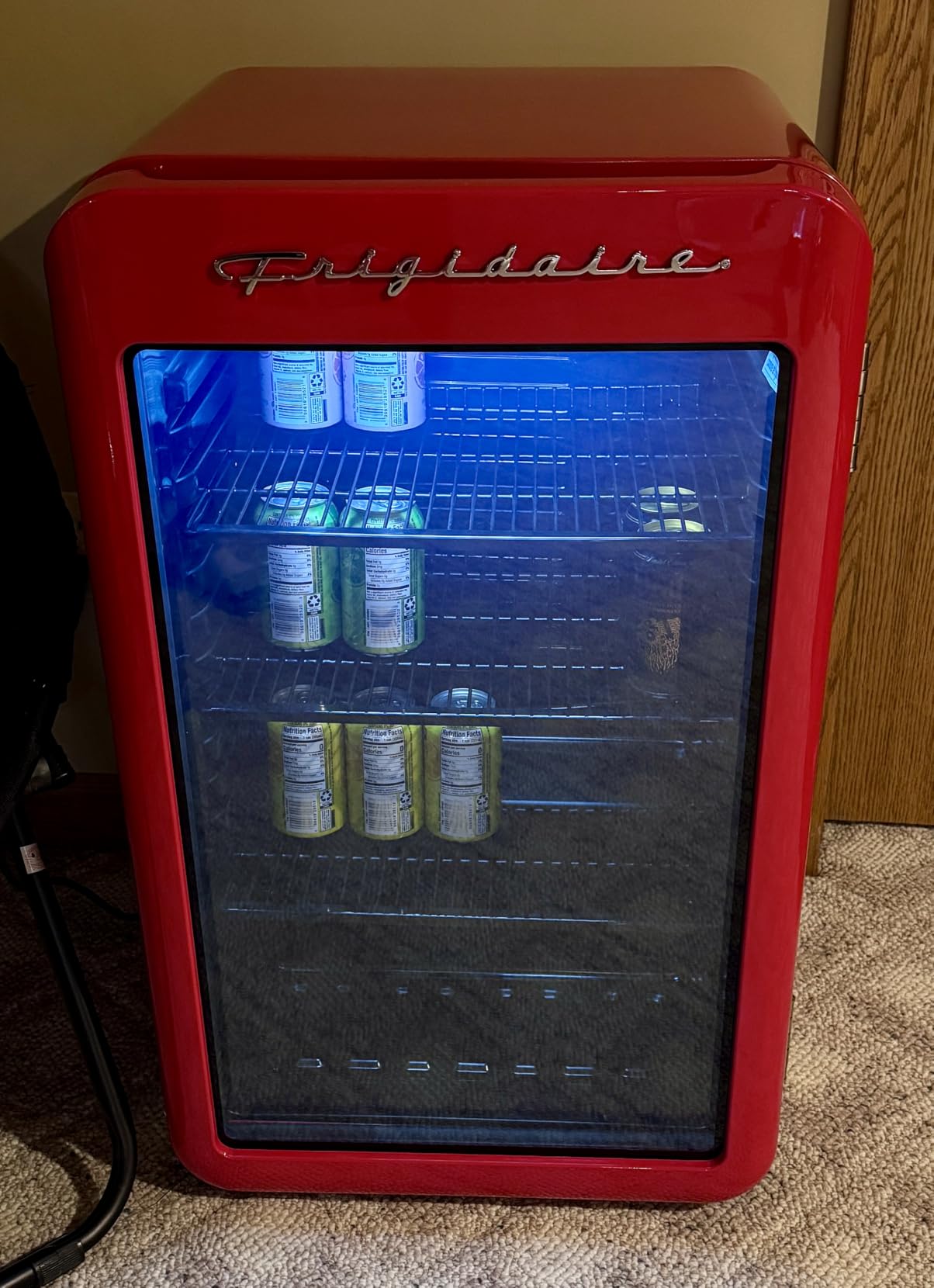 Frigidaire Retro Compact Refrigerator with Glass Door, 3.2 cu ft Countertop Fridge, Rounded Corners, Premium, for Office, Bedroom, Dorm Room, Cabin customer photo 1