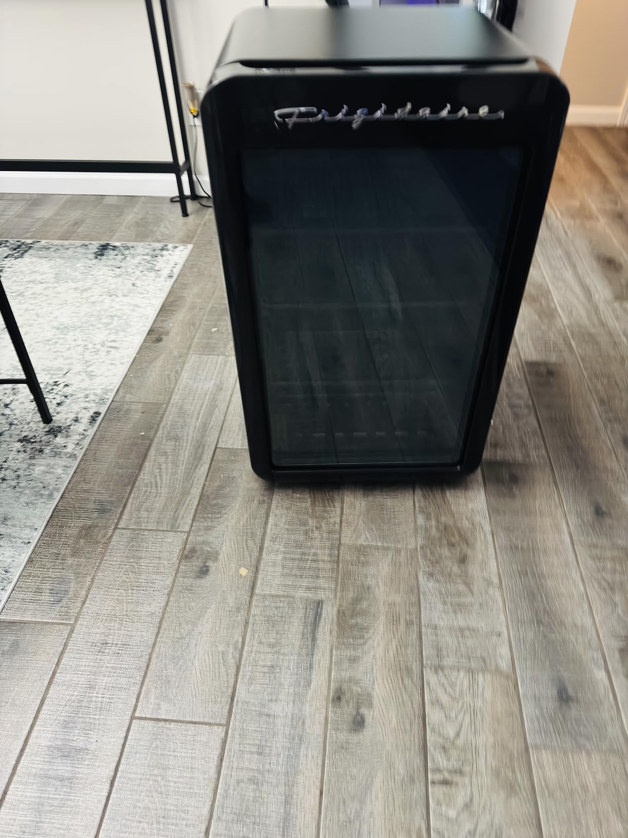 Frigidaire Retro Compact Refrigerator with Glass Door, 3.2 cu ft Countertop Fridge, Rounded Corners, Premium, for Office, Bedroom, Dorm Room, Cabin customer photo 2