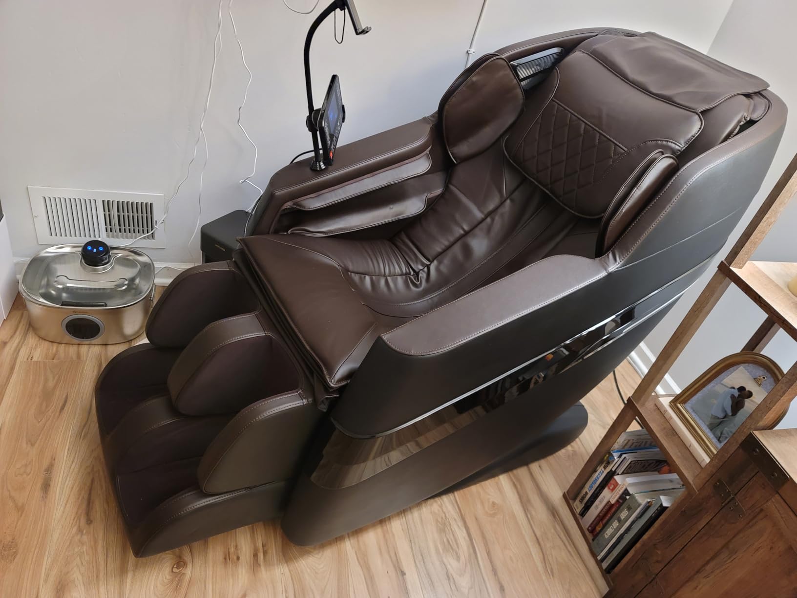 FURNIMAT 2026 Massage Chair Full Body, 3D SL-Track Zero Gravity Shiatsu Massage Chair Recliner with AI Control, Body Scan, Airbags, Heating, Foot Roller, Auto Modes, Bluetooth Speaker customer photo 2