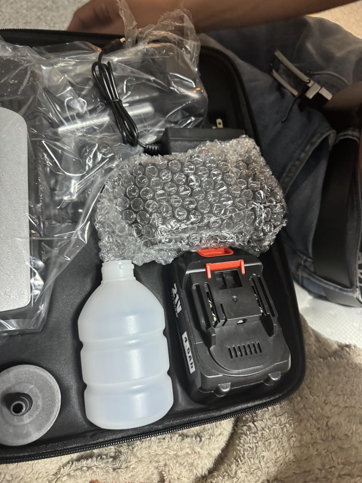 Cordless Pressure Washer Battery Powered,Portable Power Washer with 2pcs 4.5Ah 21V Battery&Charger & 6-in-1 Nozzle,2 Power Level & on/Off Button,Handheld Pressure Washer for Car,Home,Garden Patio customer photo 2