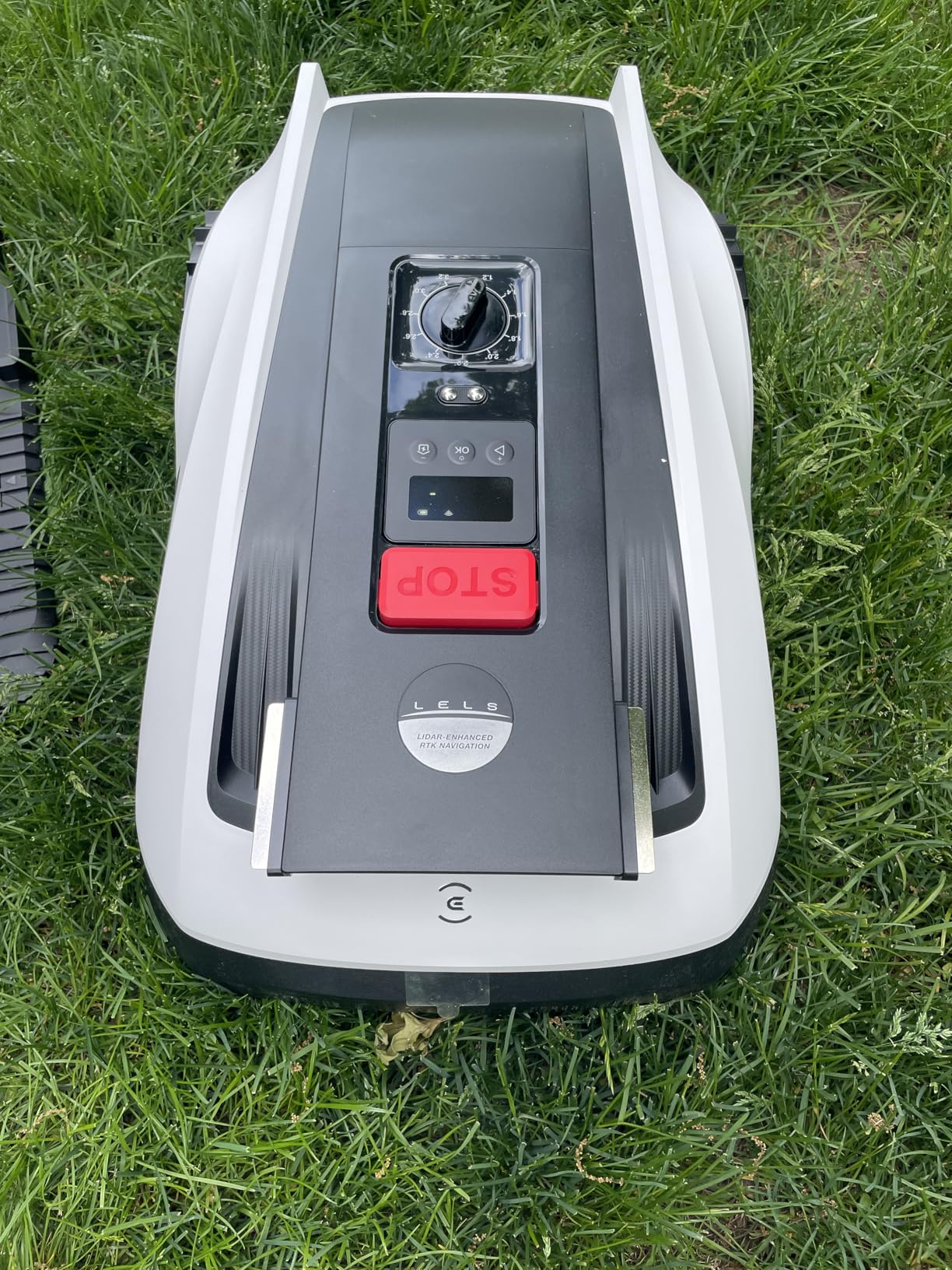 ECOVACS Goat O1000 RTK Care Robot Lawn Mower, RTK Navigation, 1/4 Acre customer photo 1