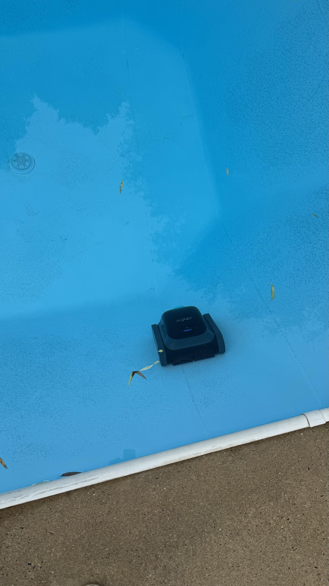 Aiper Scuba S1 Robotic Pool Cleaner (2026 Upgrade), Weekly Custom Cleaning Plan, 270 Min Runtime, Over-the-Waterline Scrubbing, Smarter Navigation with 11 High-Precision Sensors, App Support-Gray customer photo 1