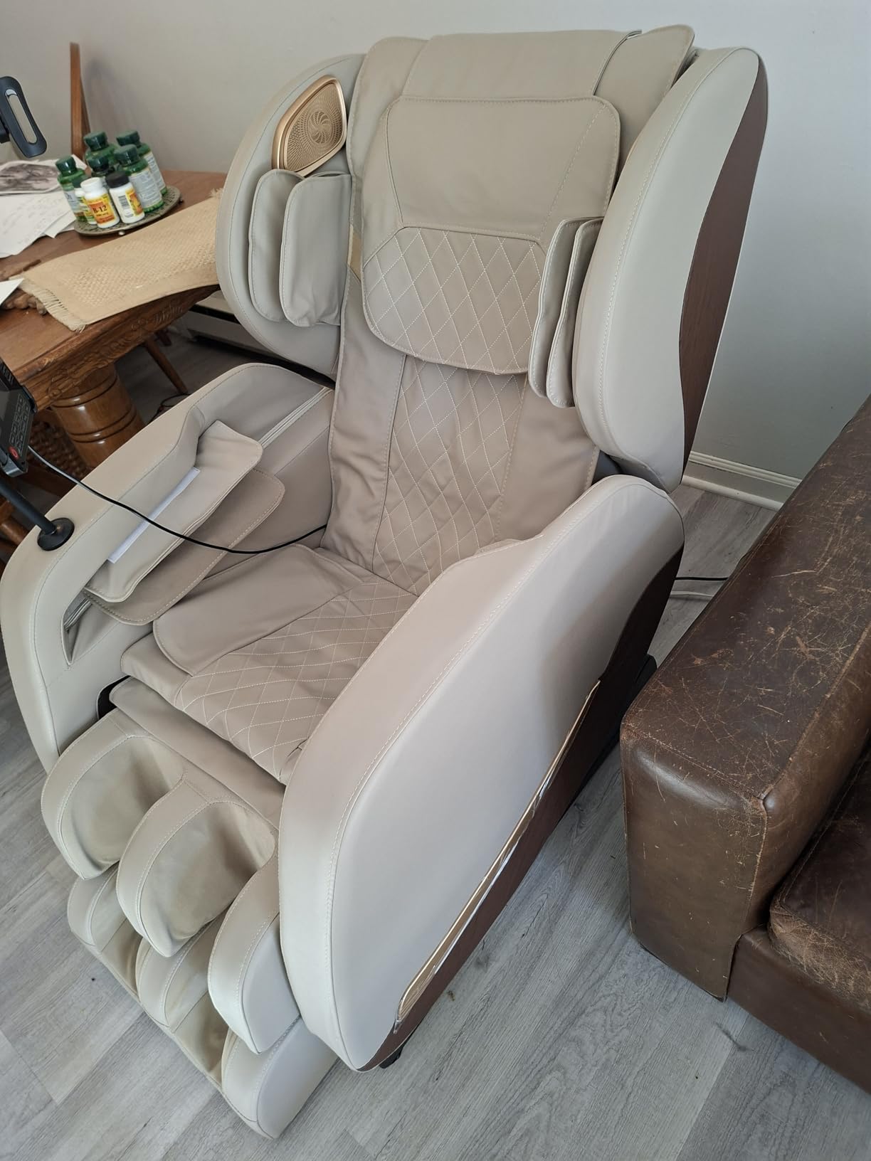 2026 Massage Chair, Massage Chairs Full Body and Recliner with 14 Fixed Points, Zero Gravity, Wood Grain Leather, Foot Massage, Airbags, Lumbar Heating, Bluetooth and Control Screen customer photo 2