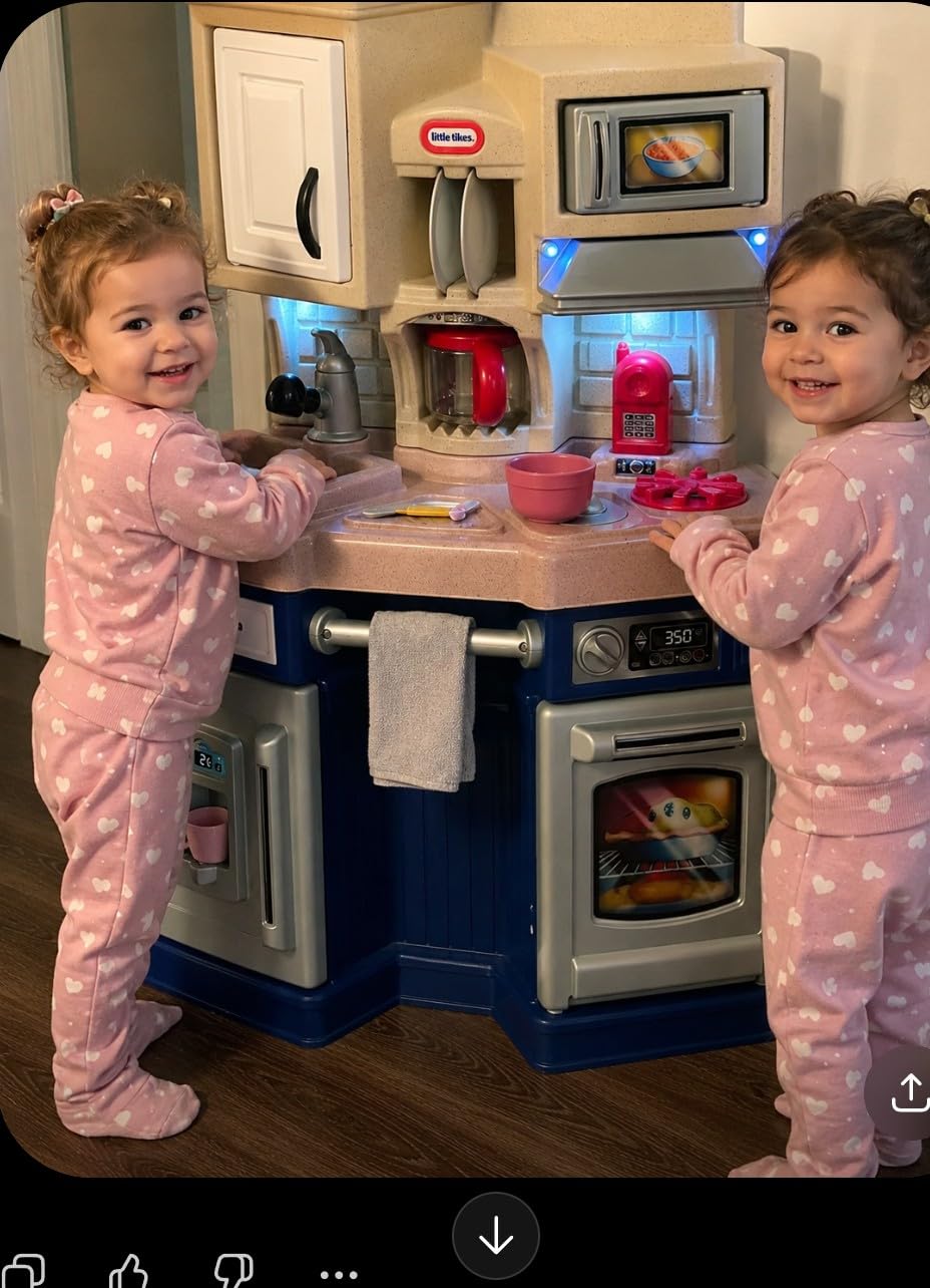 Little Tikes Super Chef Kitchen Blue & Cream, 14.00 l x 28.00 w x 40.00 h inches customer photo 1