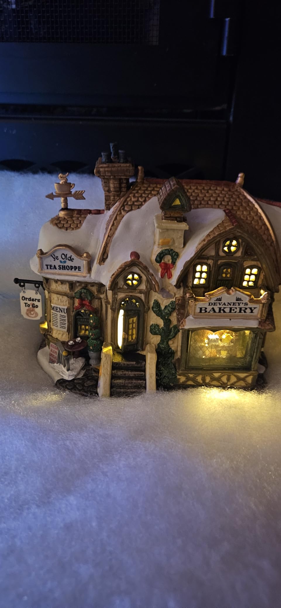 Lemax Christmas Village Devaneys Bakery Battery Operated Led - 35793 customer photo 1
