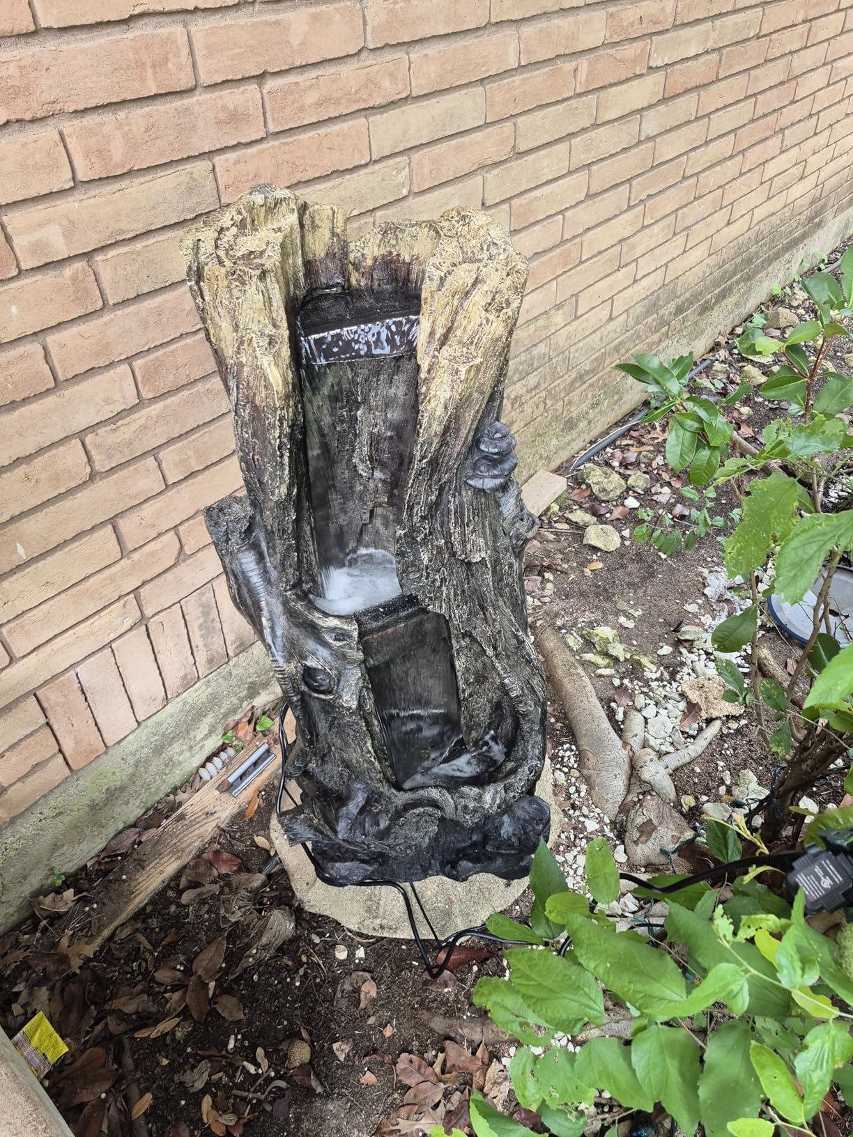 Alpine Corporation WIN258 Outdoor Rainforest Waterfall Tree Trunk customer photo 1