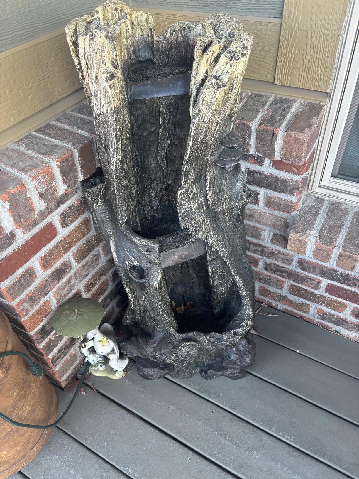 Alpine Corporation WIN258 Outdoor Rainforest Waterfall Tree Trunk customer photo 2