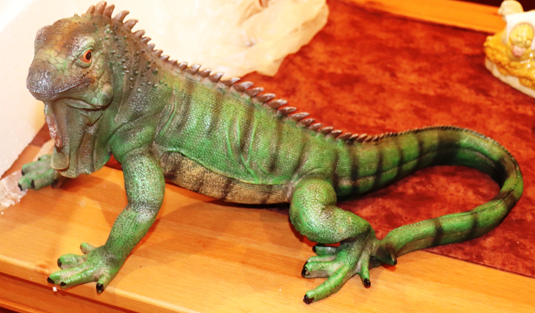 Design Toscano Iggy The Iguana Indoor/Outdoor Garden Statue, Large, 22 Inch Long, Cast Stone Resin, Full Color Finish customer photo 1