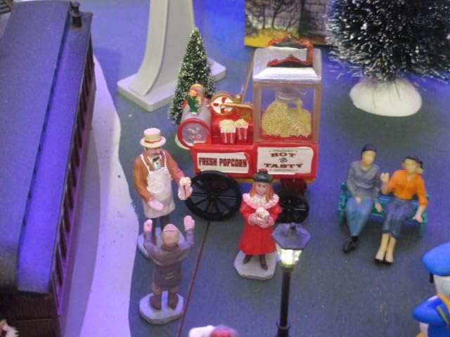 Lemax Christmas Village Popcorn Vendor customer photo 2
