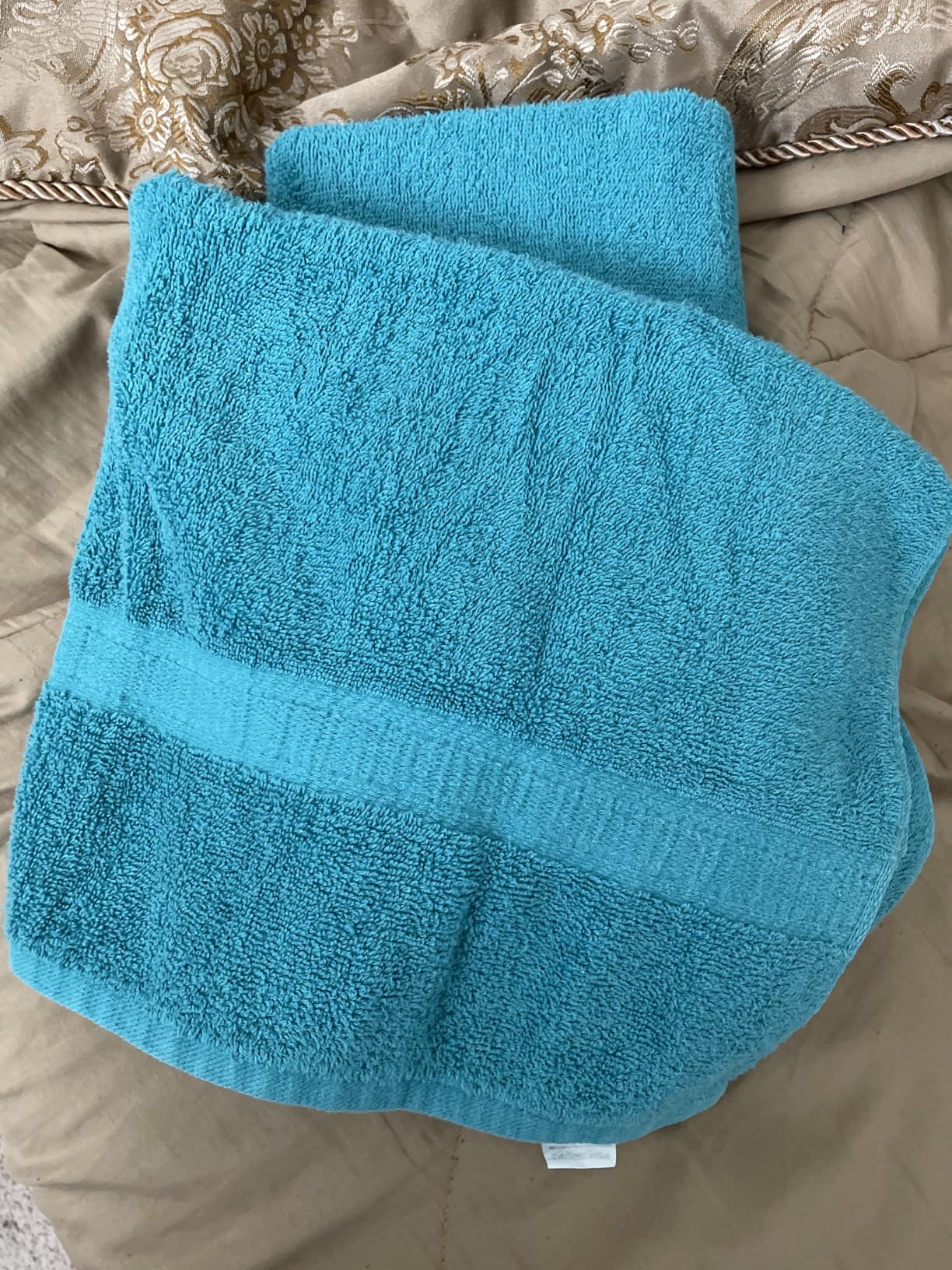 Amazon Basics 6-Piece Fade-Resistant 100% Cotton Towel Set for Bathroom, Soft and Absorbent, 2 Bath Towels, 2 Hand Towels, 2 Washcloths, Gray customer photo 1