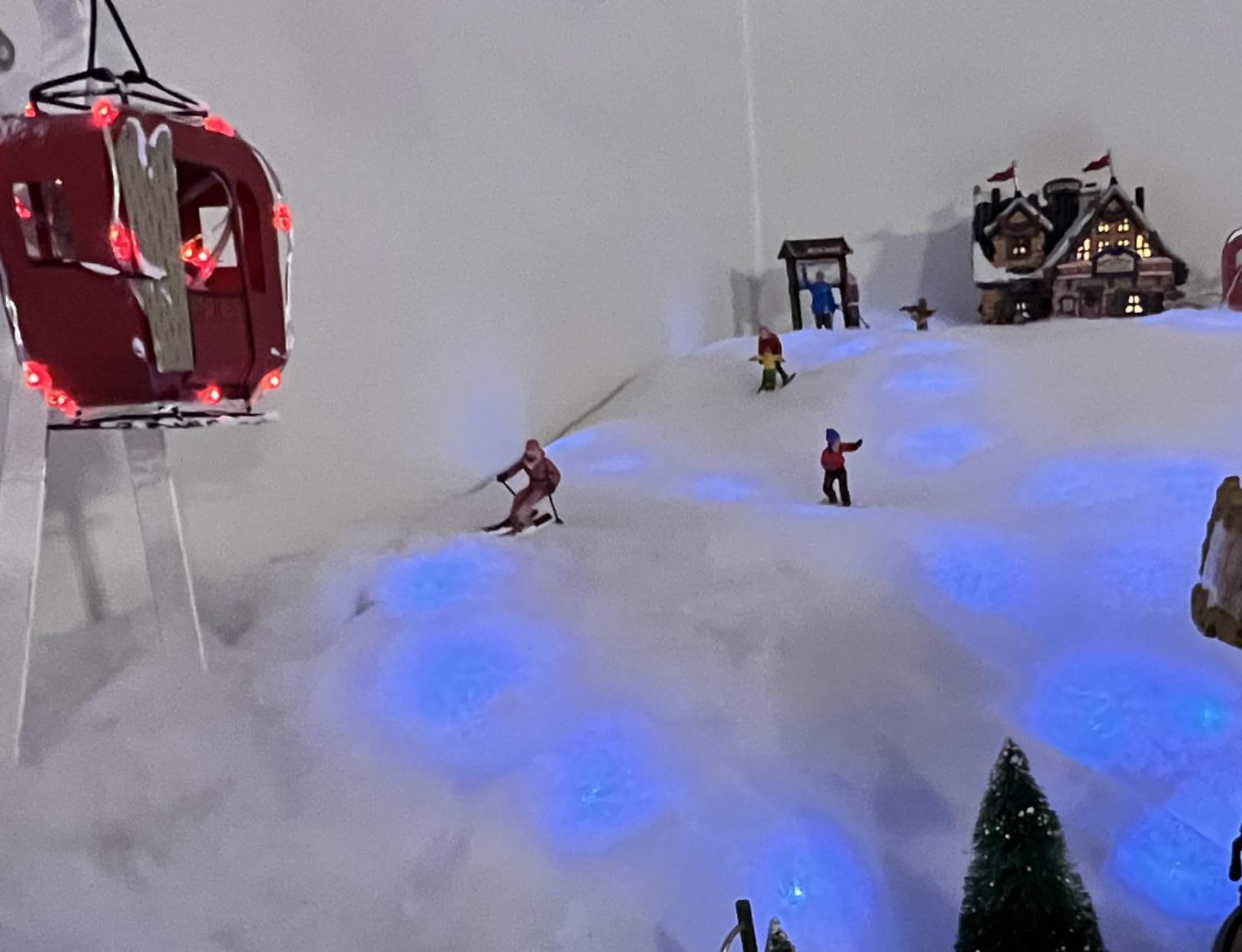 Lemax Vail Village Lighted Building: Apres-Ski Lodge, Porcelain customer photo 2