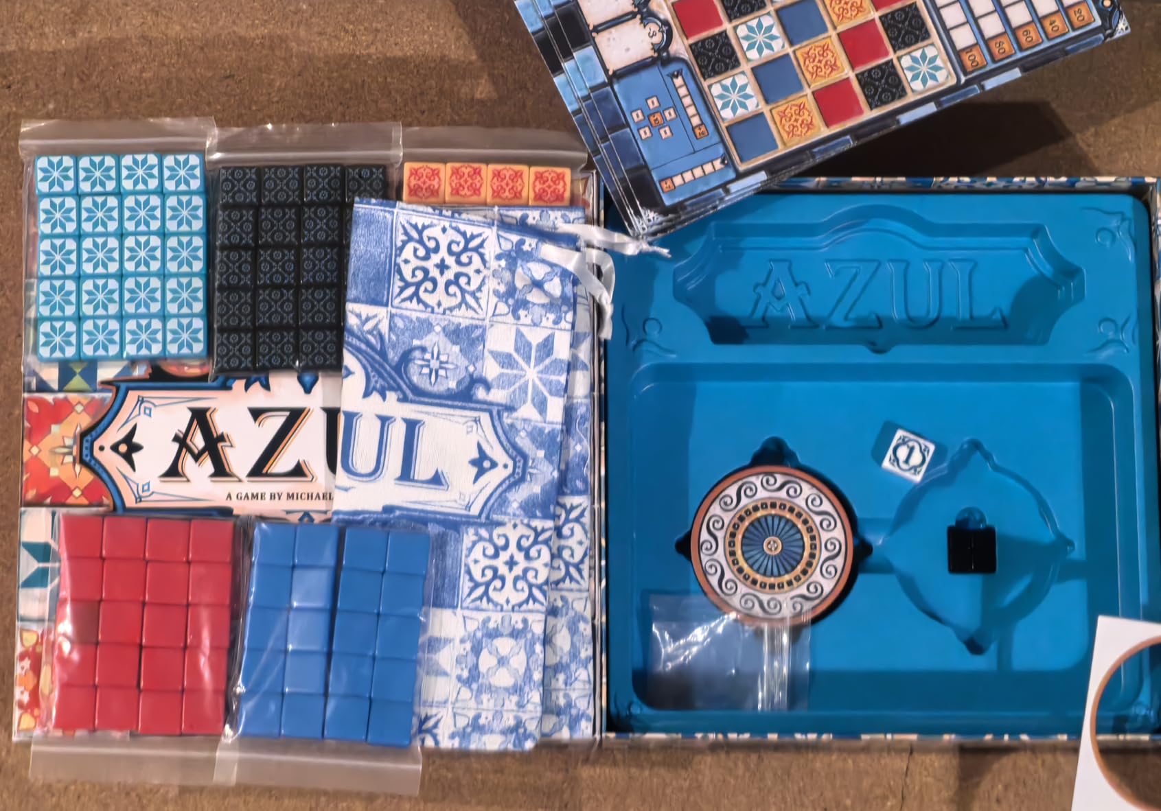 Asmodee Azul Board Game - Mosaic Pattern Placement & Beautiful Art Adult Board Games, Award-Winning Strategy for Adults & Families, 2-4 Players Ages 8+, 30-45 Minute Playtime customer photo 2