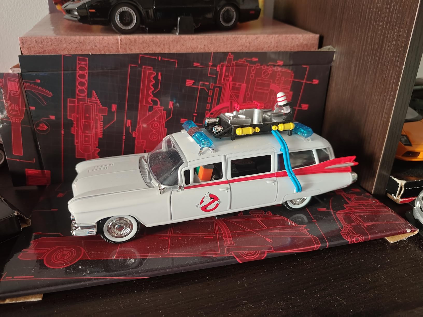 Jada Toys Hollywood Rides: Ghostbusters ECTO-1 White 1:24 Scale Die-Cast Car customer photo 1