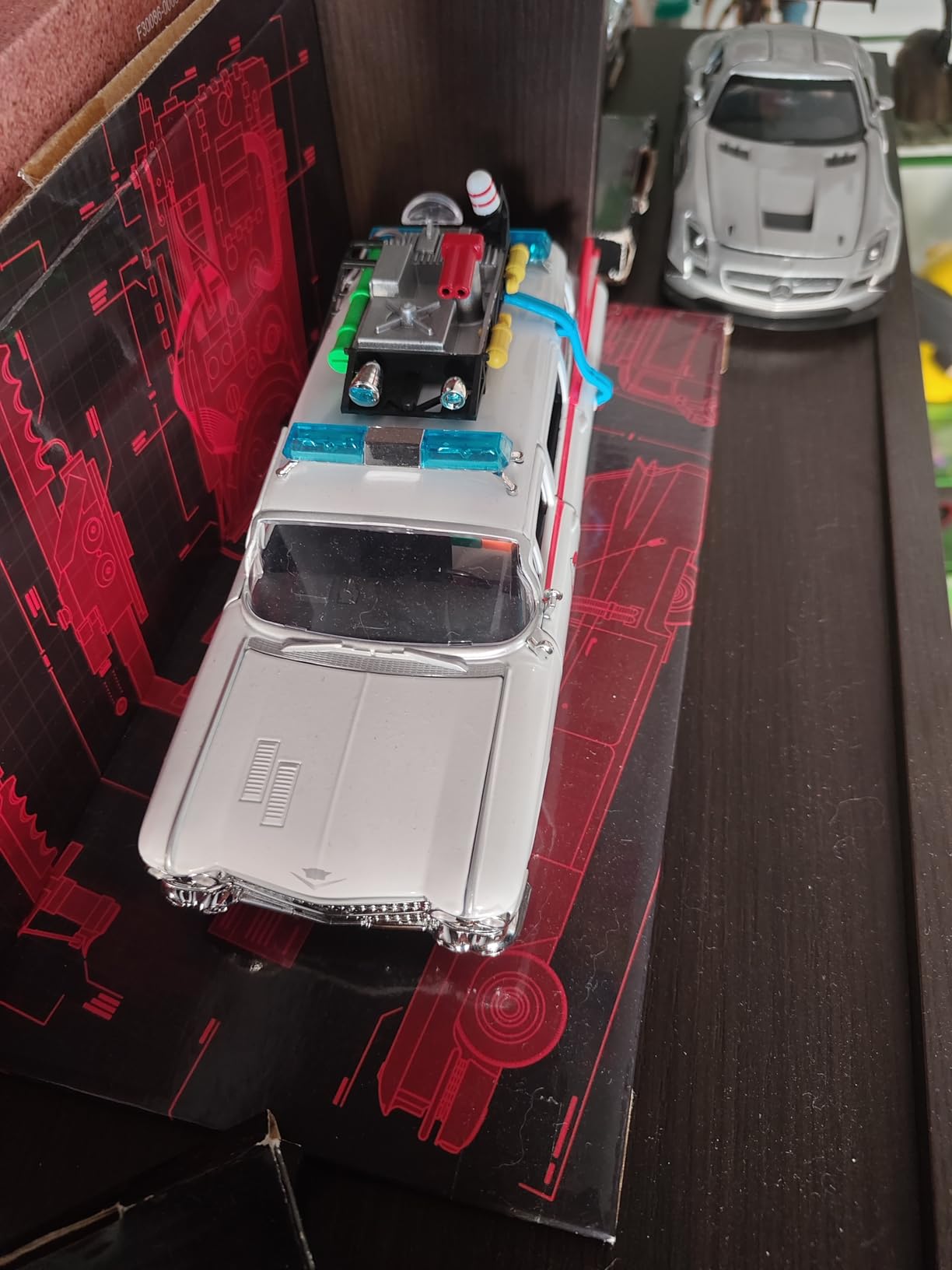 Jada Toys Hollywood Rides: Ghostbusters ECTO-1 White 1:24 Scale Die-Cast Car customer photo 2