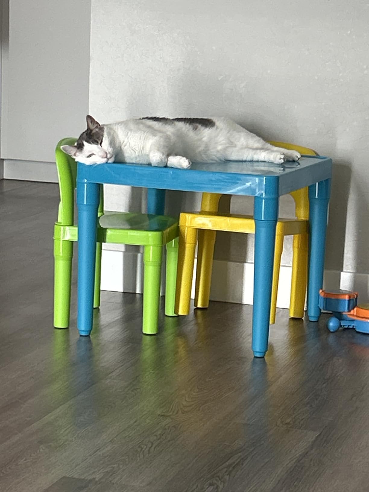 Humble Crew Kids Plastic Table and Chair Set, Toddler Activity Table with 2 Chairs, Lightweight Easy-Clean Kids Desk for Play, Snacks & Crafts, Indoor Outdoor Playroom Furniture, Aqua/Green/Yellow customer photo 1