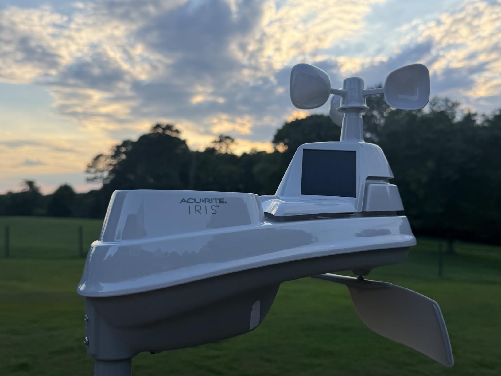 AcuRite Iris (5-in-1) Home Weather Station with Wi-Fi Connection to Weather Underground with Temperature, Humidity, Wind Speed/Direction, and Rainfall (01540M) customer photo 1