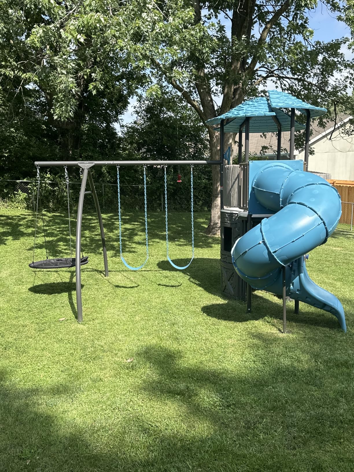 SereneLife Saucer Swing, Tree Swing, 40 Inch, 900lb Heavy Duty Capacity for Kids, 900D Oxford Waterproof Seat, Adjustable Height Ropes, 2 Strap Tree Hang Kit, Center Swivel Spinner, Black customer photo 1