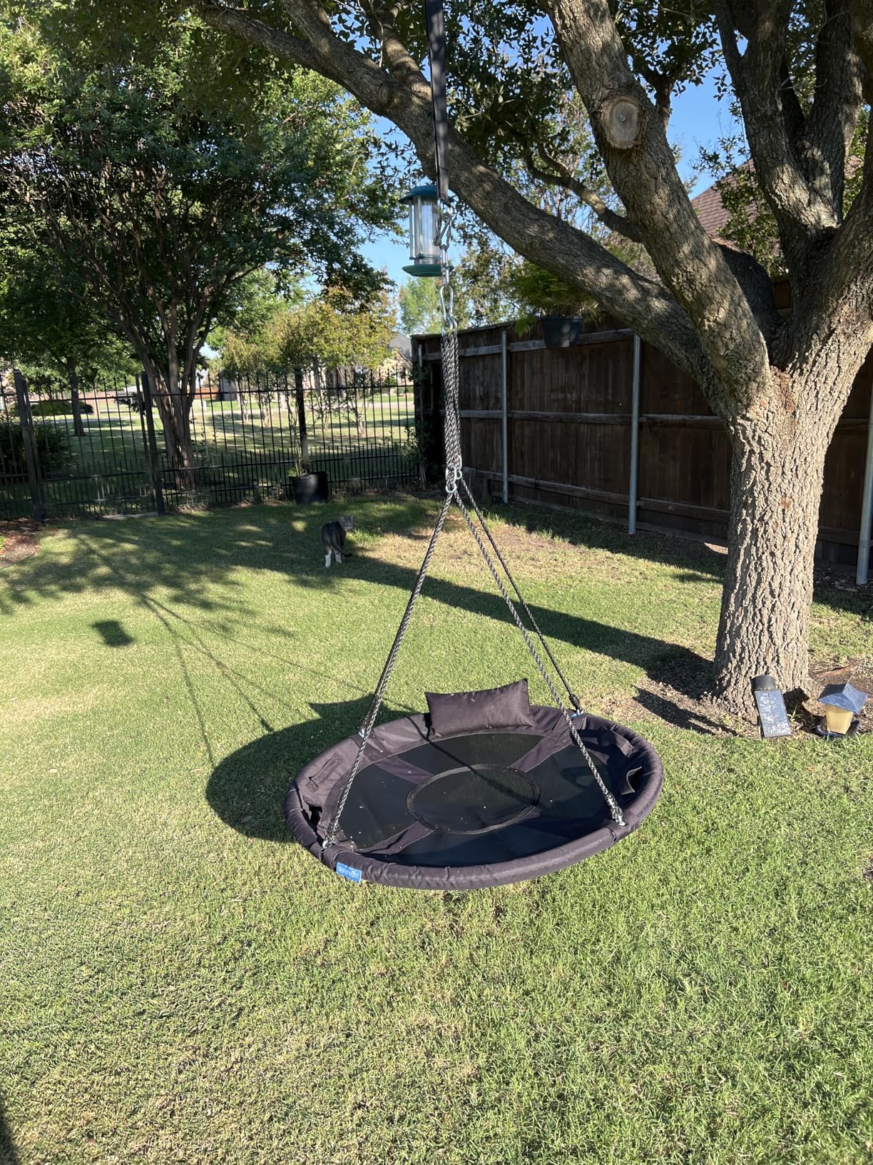 SereneLife Saucer Swing, Tree Swing, 40 Inch, 900lb Heavy Duty Capacity for Kids, 900D Oxford Waterproof Seat, Adjustable Height Ropes, 2 Strap Tree Hang Kit, Center Swivel Spinner, Black customer photo 2