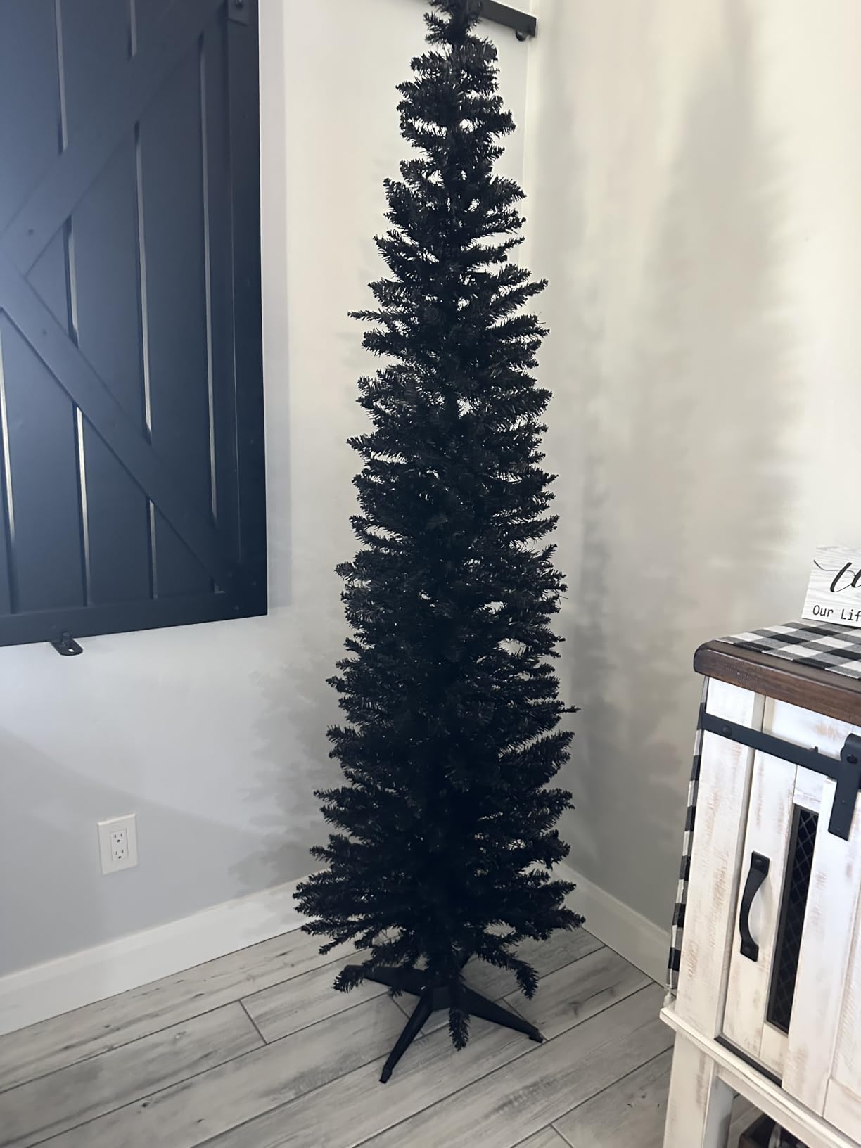 HOMCOM 6' Artificial Pencil Christmas Tree Slim Xmas Tree 390 Tips Green | Realistic Branch Tips, Plastic Stand, for Small Spaces customer photo 1