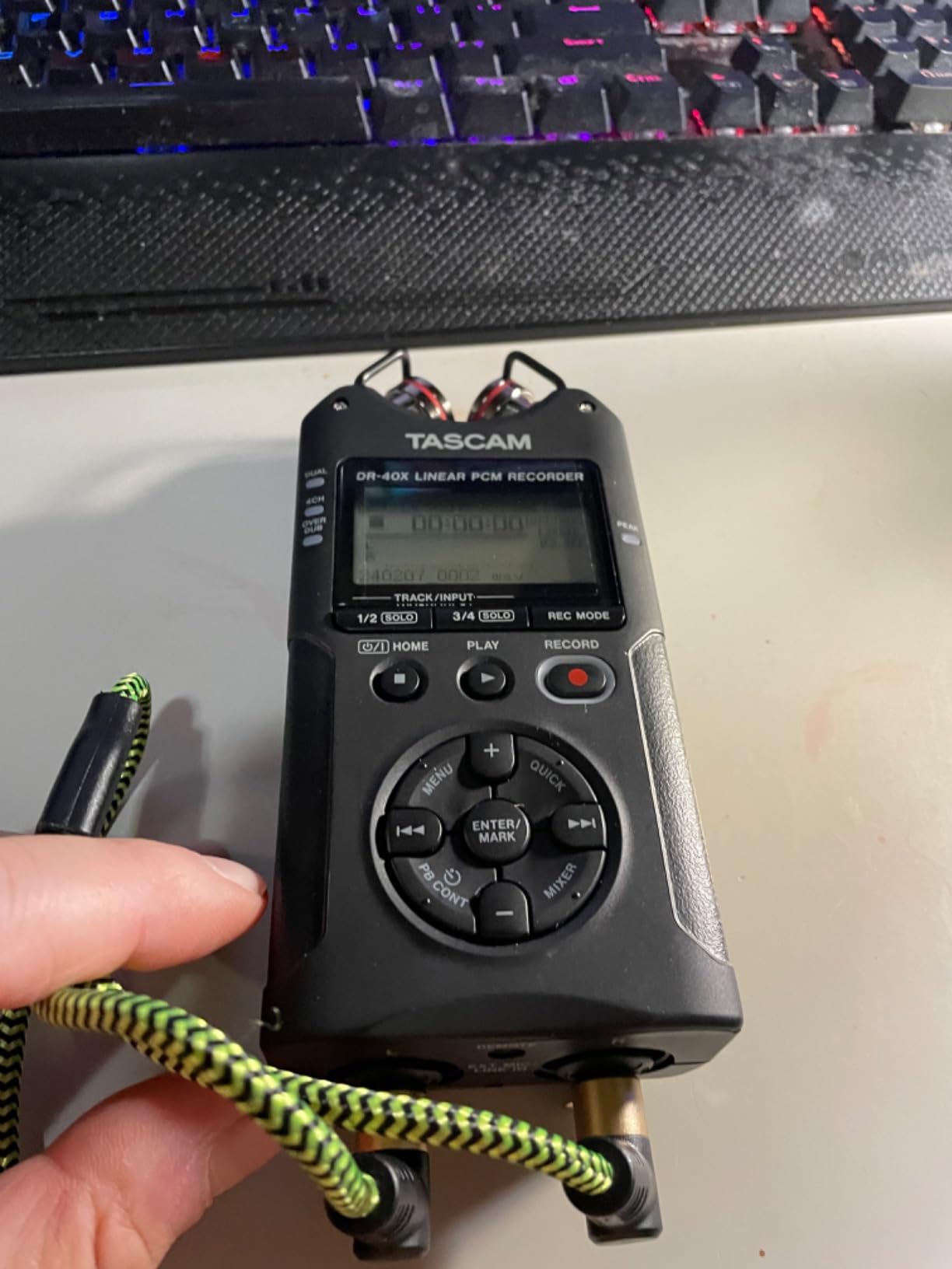 TASCAM DR-40X 4-Track Portable Handheld Field Recorder - 2 XLR/TRS Inputs, USB Audio Interface, Dual Adjustable Microphones for Stereo Recording of Music, Audio for Video and Podcasting customer photo 1