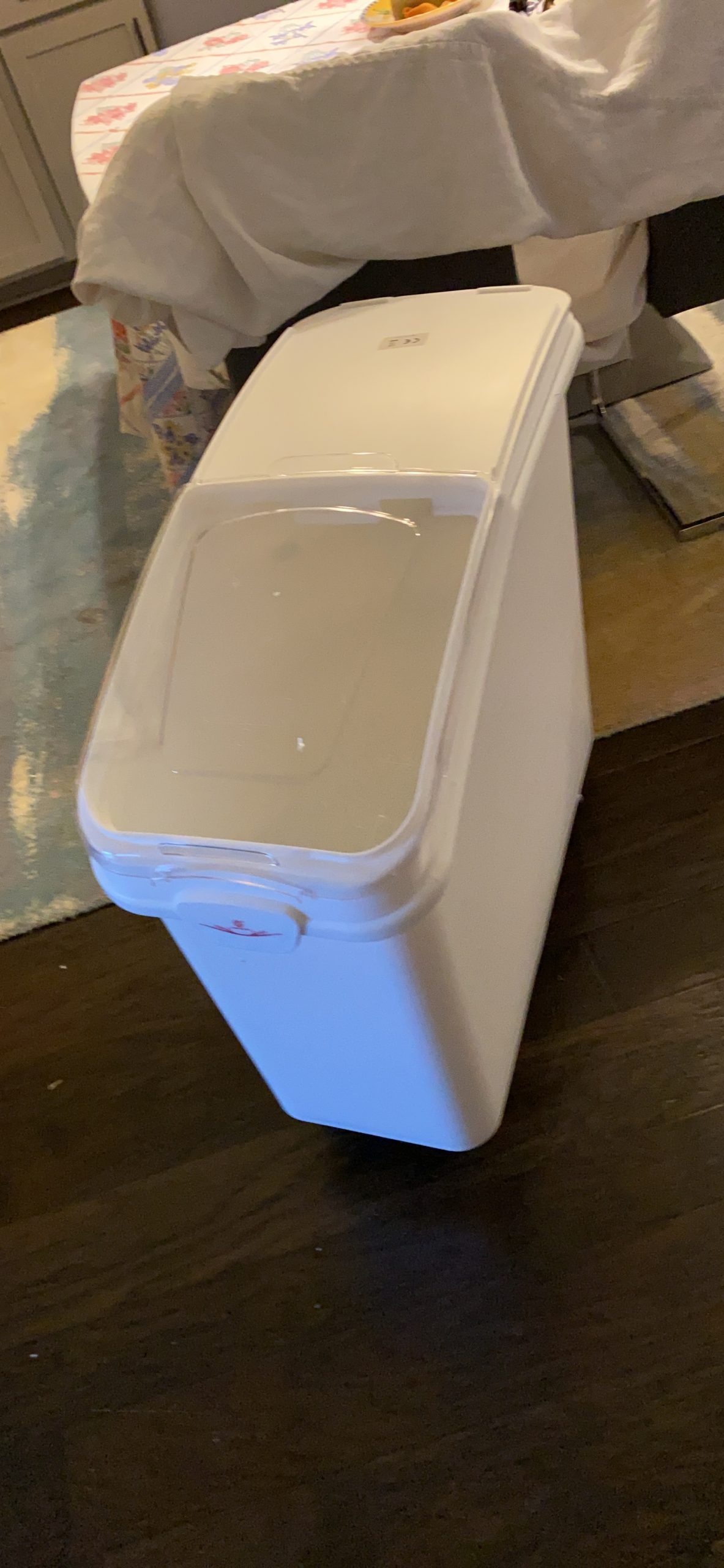 VEVOR 21 Gallon Ingredient Bin with Scoop 400 Cup Ingredient Bin with Sliding Lid Commercial Food Storage for Kitchen customer photo 2