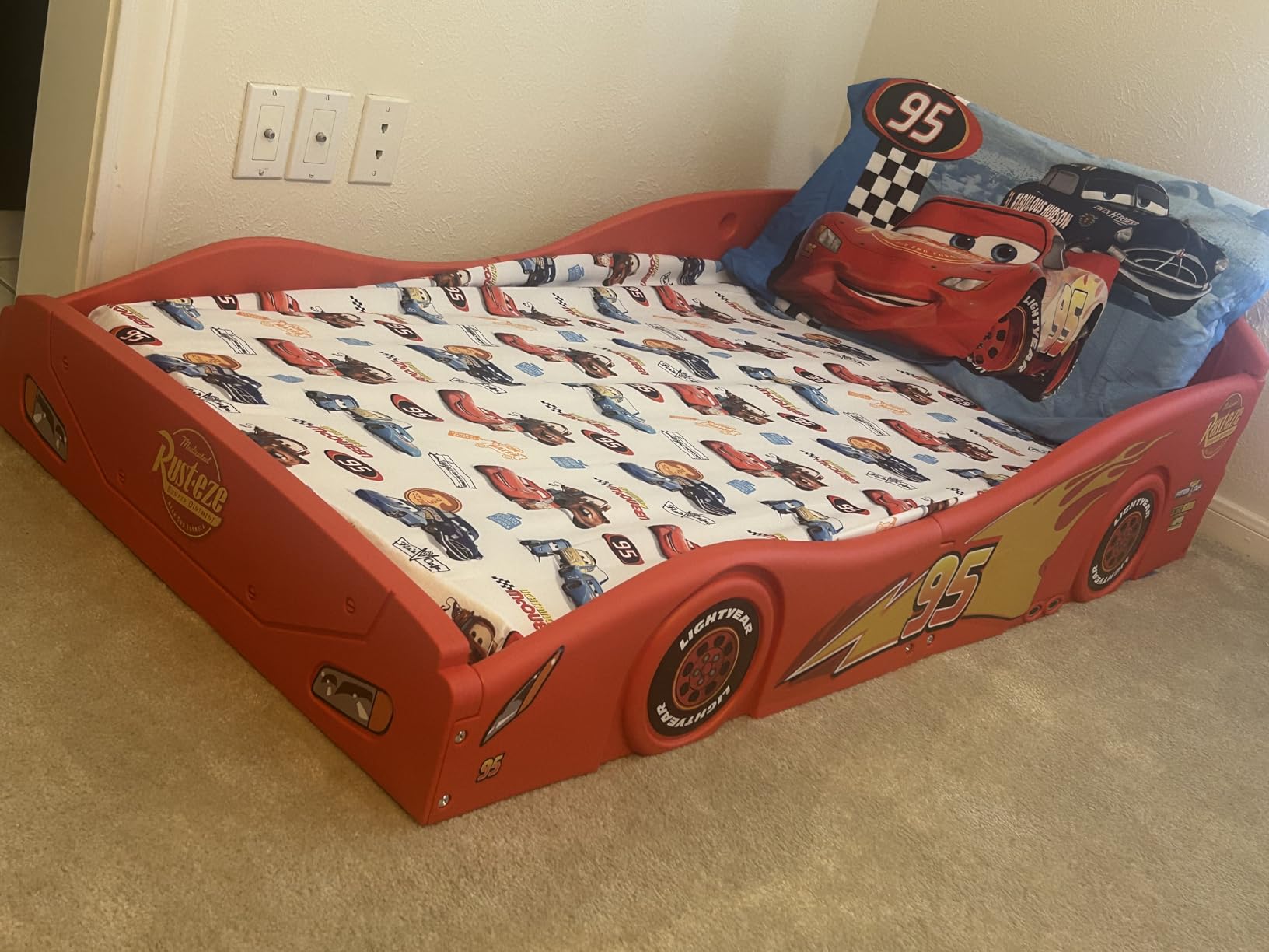 Delta Children Disney/Pixar Cars Lightning McQueen Plastic Toddler Bed customer photo 2