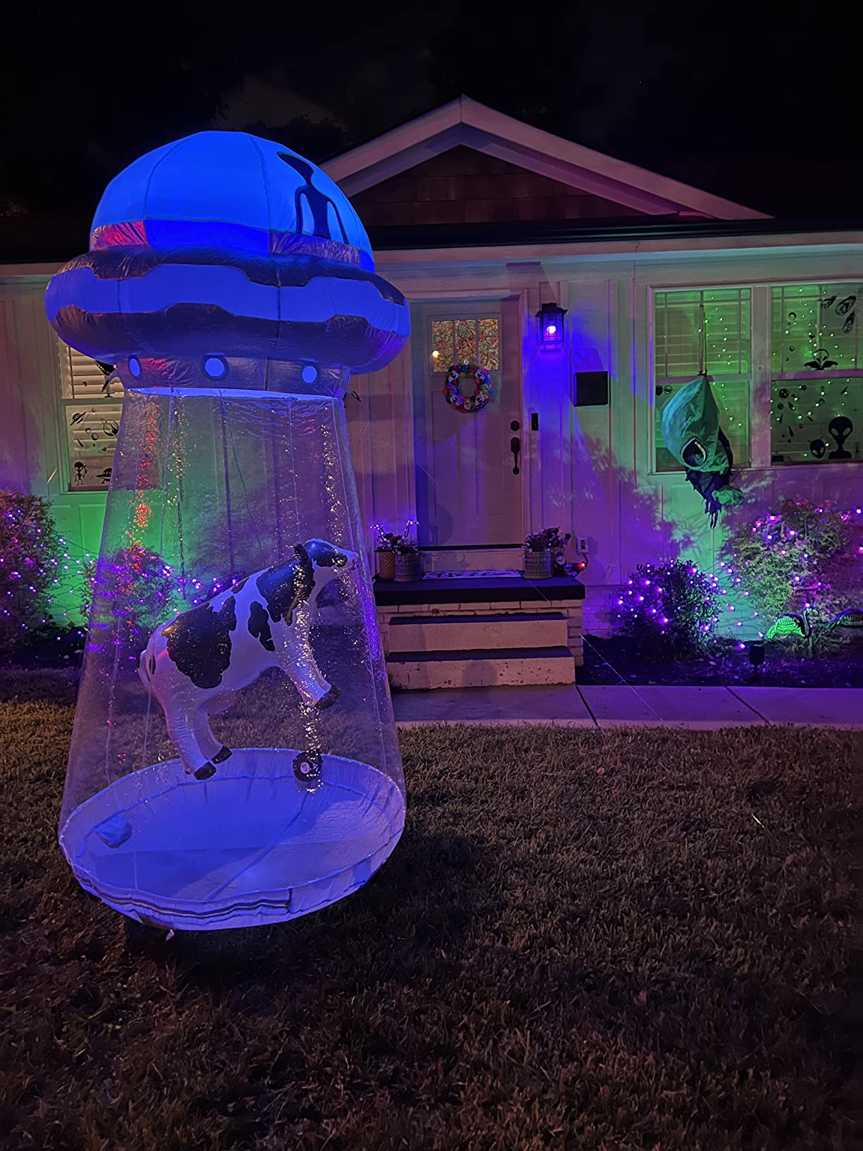 Joiedomi 9 FT Tall Halloween Inflatable UFO Outdoor Decorations, Halloween Blow Ups UFO Alien Decor for Yard Decoration with LEDs for Lawn Garden Party Decor customer photo 1